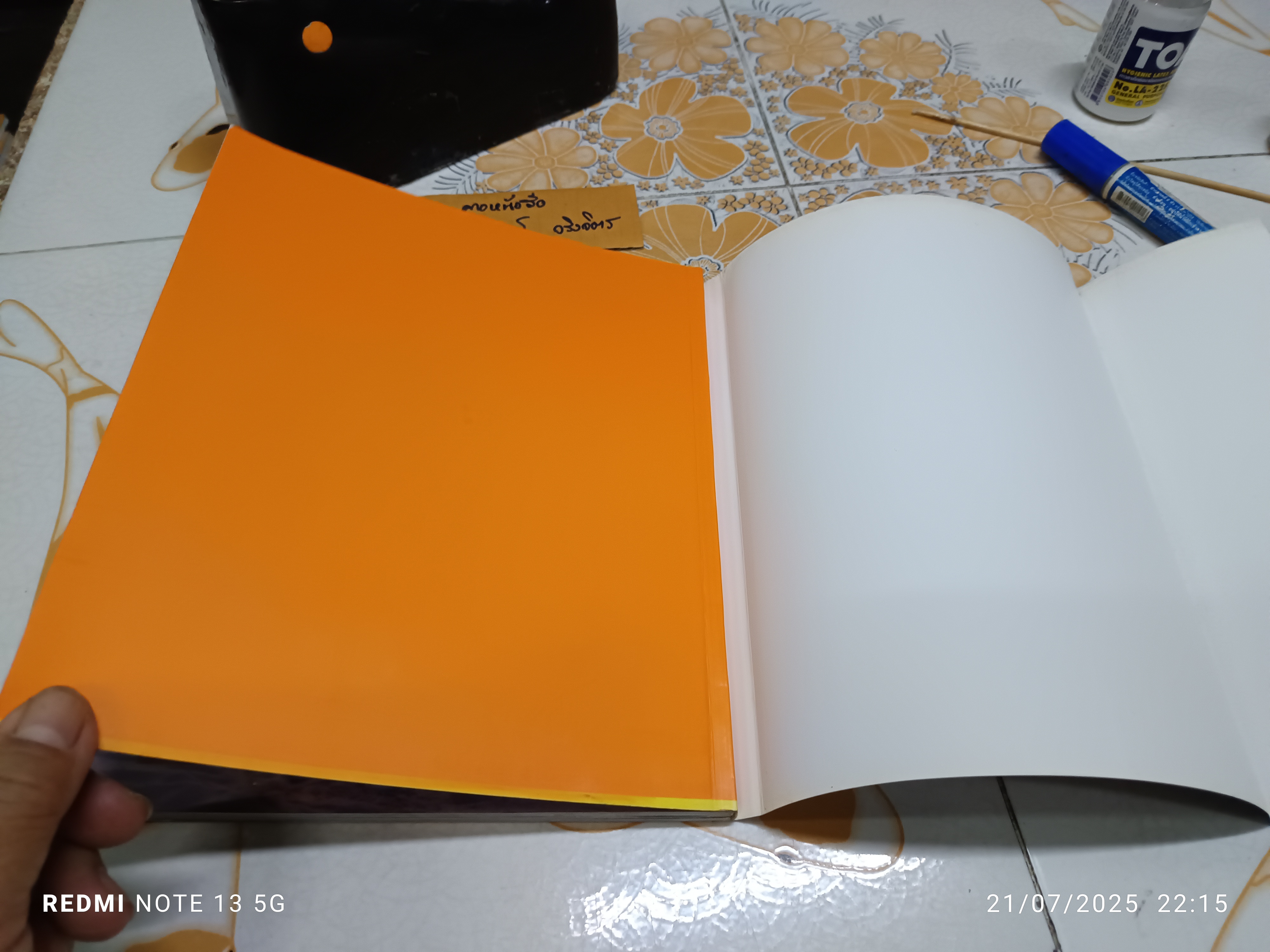 D2B thedefinitecollectivephotographyalbum พร้อมลายเซ็นจริงจากศิลปิน