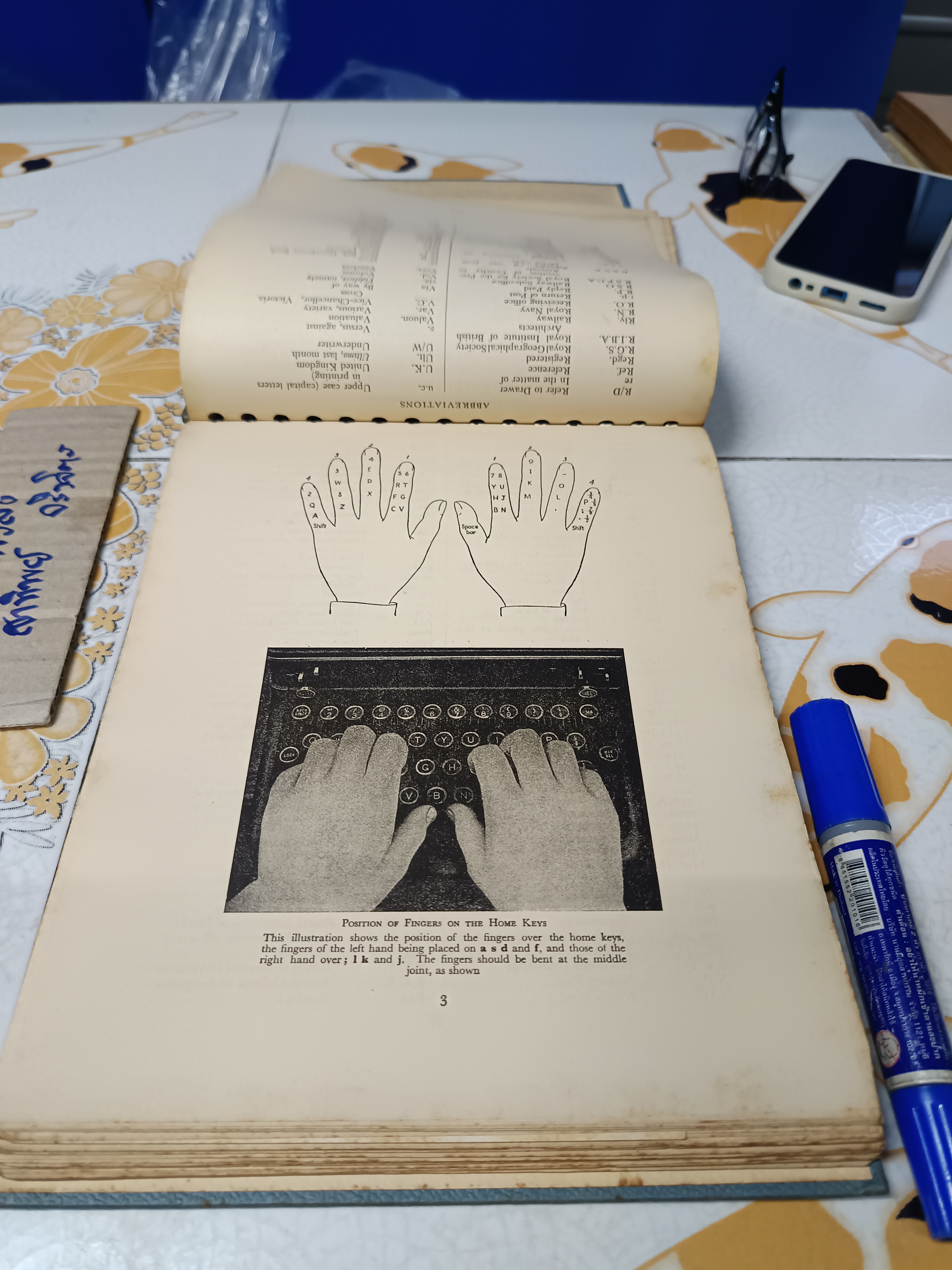 Pitman's commercial typewriting W. & E. Walmsley , 4th edition 1960 ตำราพิมพ์ดีดธุรกิจ , ตำราเก่า ปี พ.ศ 2503