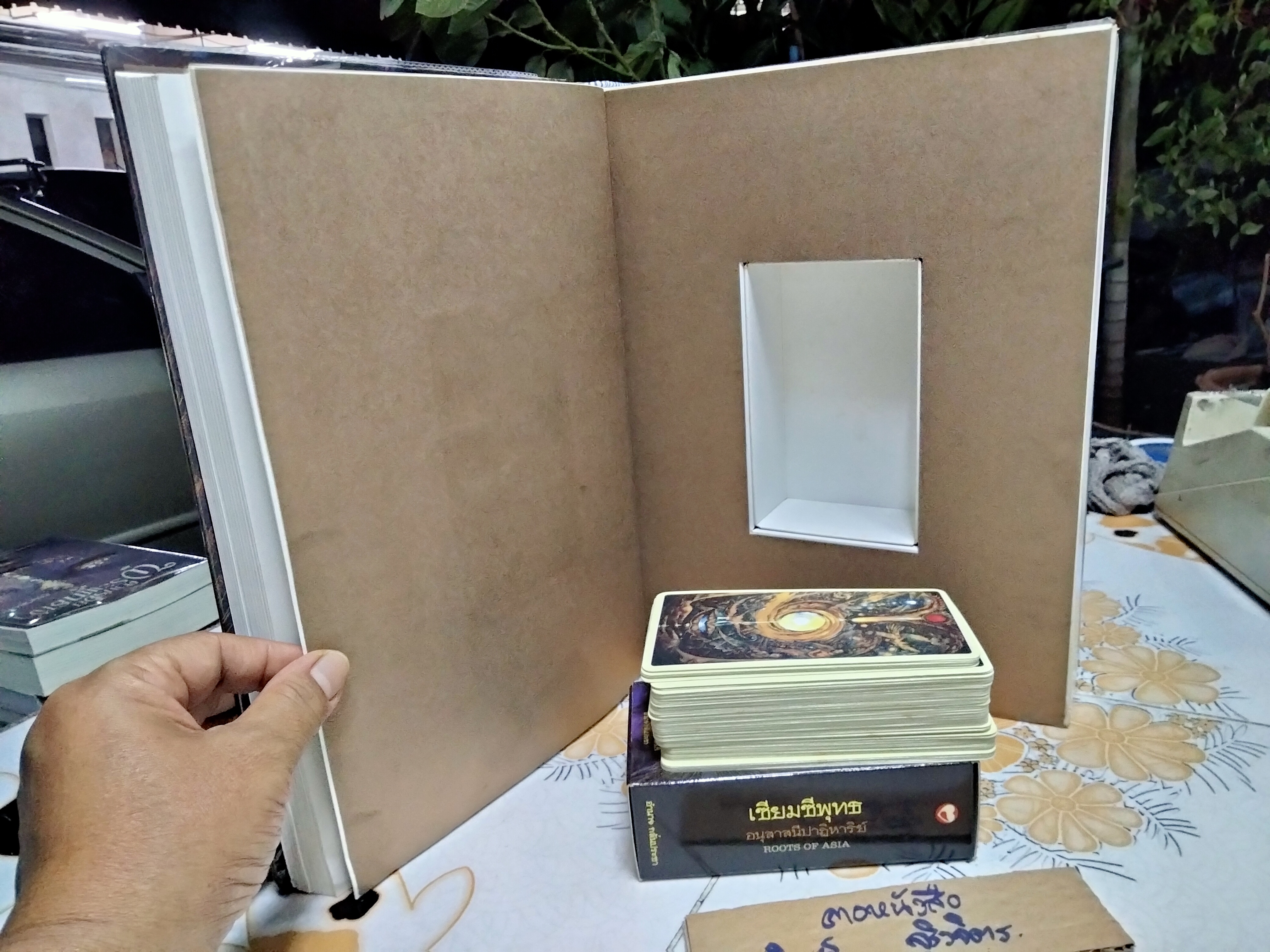 เซียมซีพุทธ อนุสาสนีปาฏิหาริย์ ROOTS OF ASIA พร้อมด้วยไพ่ (80 ใบ พร้อมกล่อง) โดย อำนาจ กลั่นประชา **สินค้าหมด**