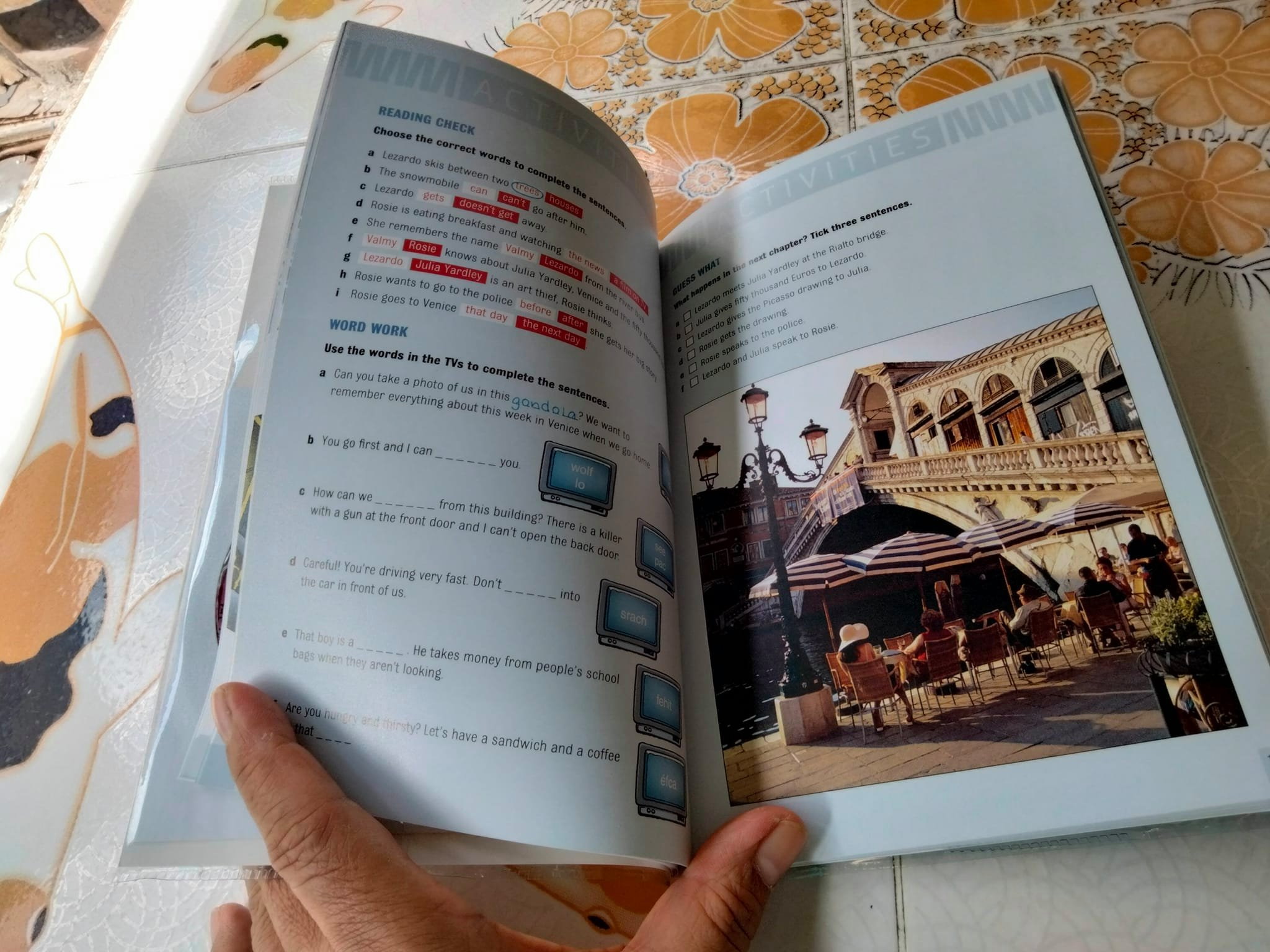 The Big Story + cd by John Escott DOMINOES Starter , Oxford (หนังสืออ่านนอกเวลาภาษาอังกฤษ)