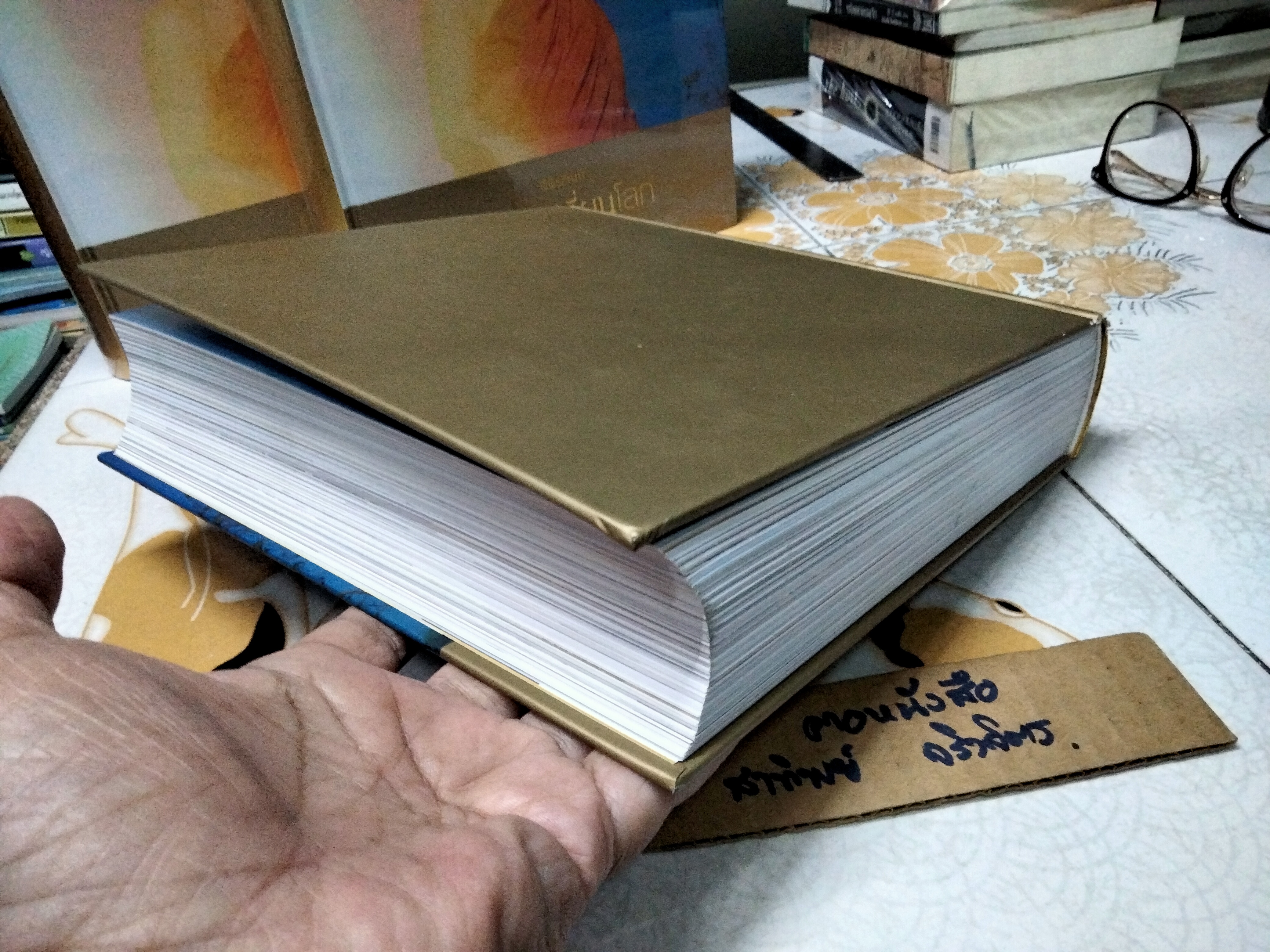 พิพิธภัณฑ์ธรรมเปลี่ยนโลก หลวงปู่เปลี่ยน ปัญญาปทีโป พิมพ์ครั้งแรก กุมภาพันธ์ 2562 จัดทำโดยมูลนิธิอุทยานธรรม **สินค้าหมด**