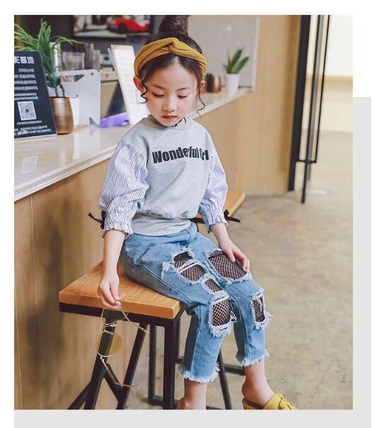 ชุดเด็ก set เสื้อสไตล์เกาหลีกับกางเกงยีนส์แต่งเซอร์