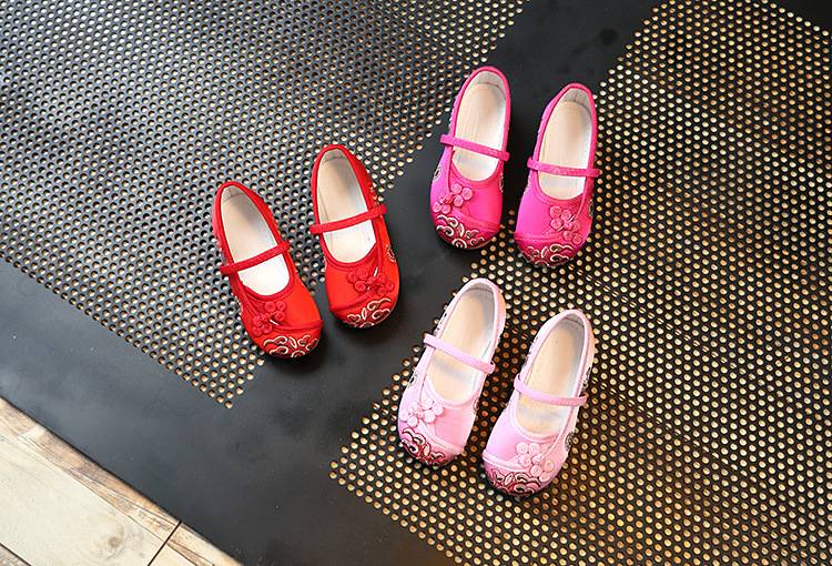 รองเท้าเด็กหญิงสไตล์จีน ลายกระดุมหน้า