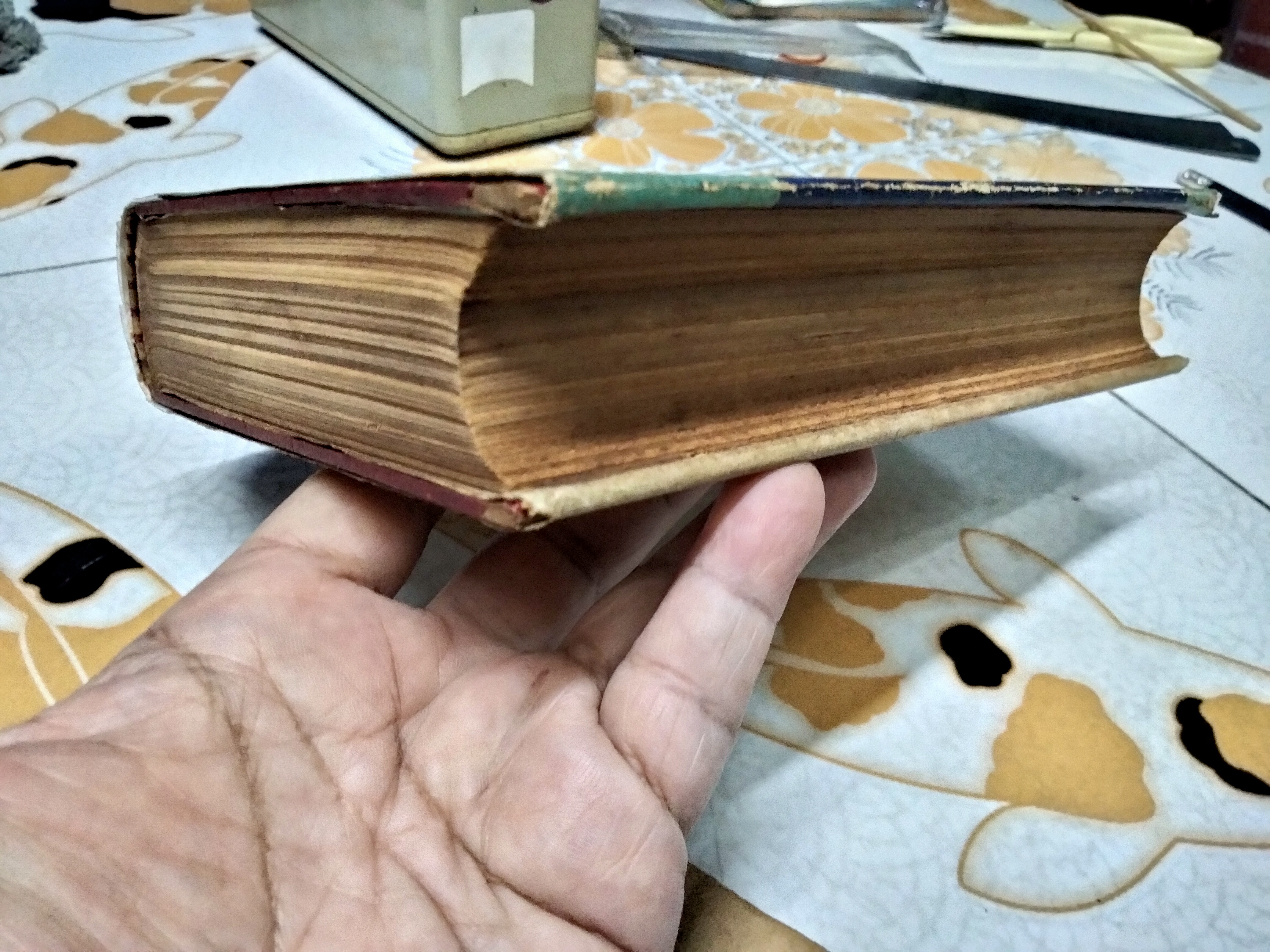 หนังสือ ศึกษากฎหมายทางนิยายชีวิต ของ นายหยุด แสงอุทัย พิมพ์ พ.ศ 2503 มงคลการพิมพ์ **สินค้าหมด**