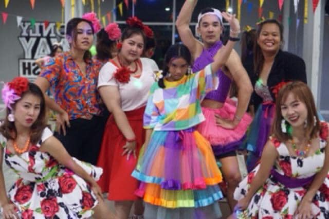 กระโปรงฟรุ้งฟริ้งแฟนซีสีรุ้ง