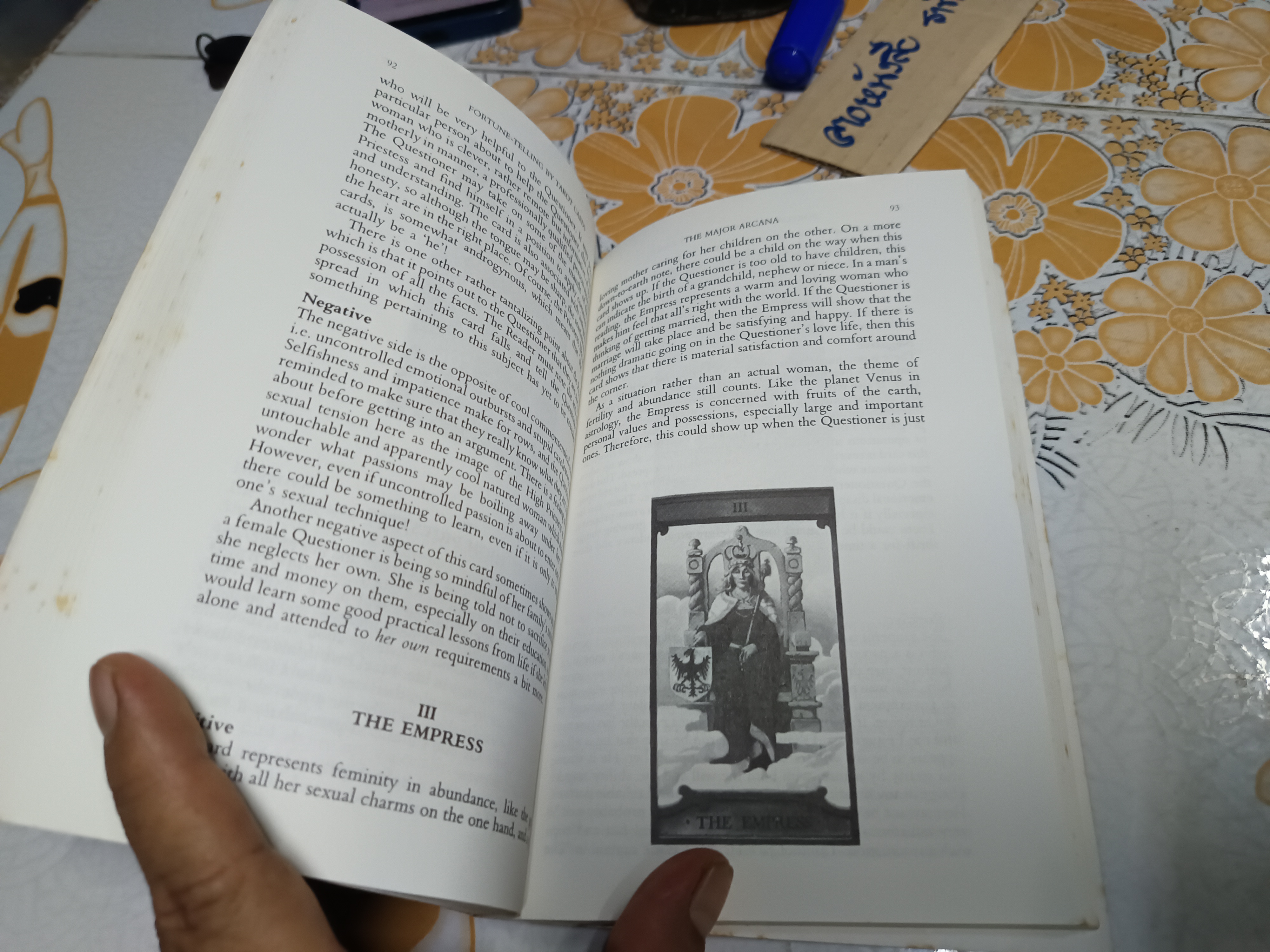 Fortune Telling by Tarot Cards : A Beginner's Guide to Understanding the Tarot. By. Sasha Fenton **สินค้าหมด**