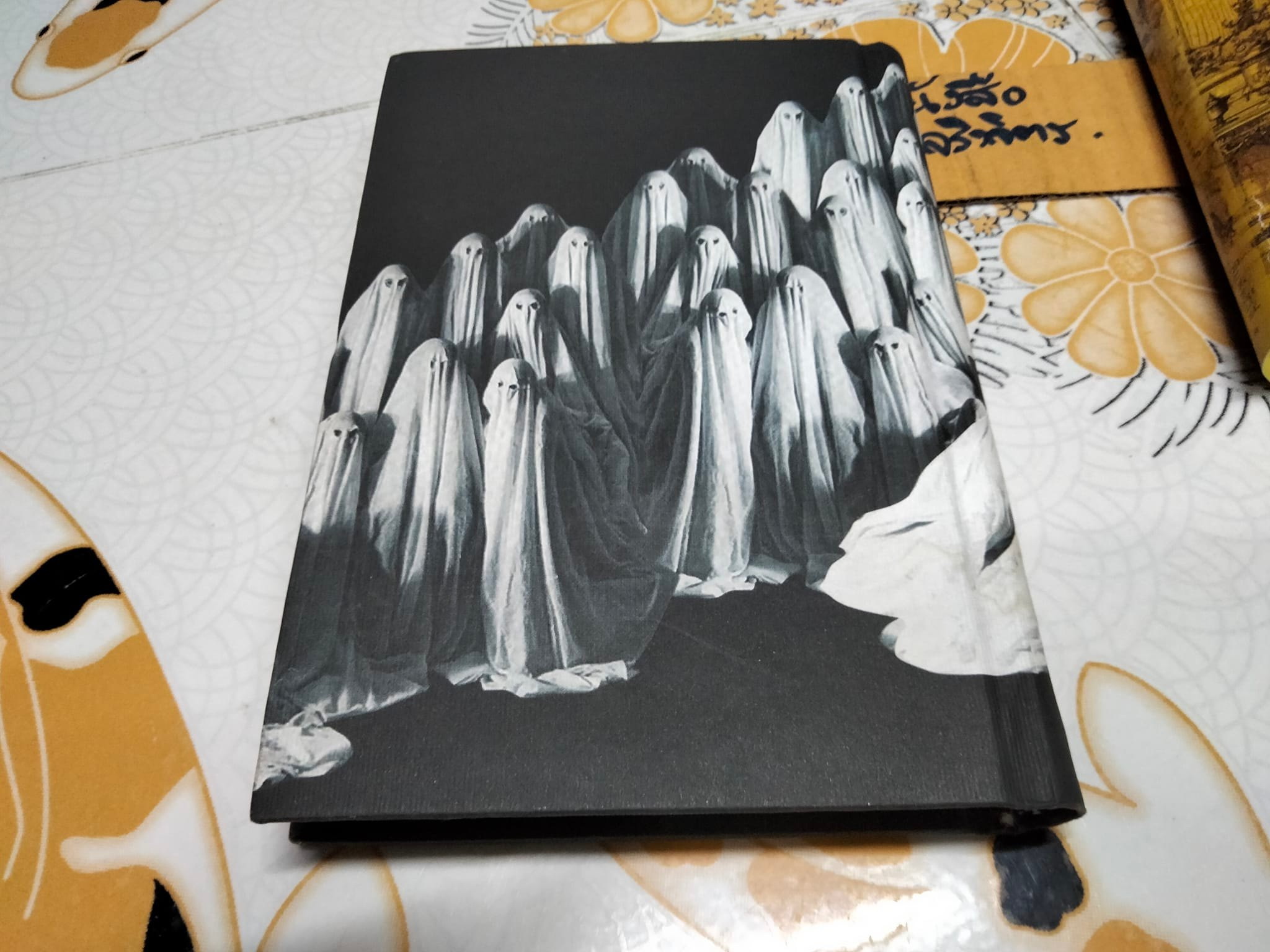 ปีศาจ (ปกแข็ง) เสนีย์ เสาวพงศ์ ** หนังสือตำหนิโดนน้ำ ตัวเล่มเป็นลอน มีคราบน้ำ