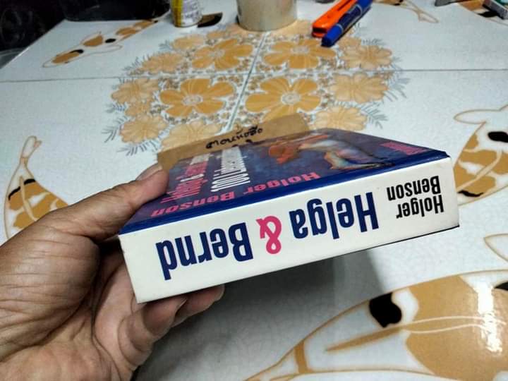 Helga & Bernd Zeigen 100 Liebespositionen (Demonstrate 100 Love-Posittions) หนังสือให้ความรู้เพศศึกษา มีรูปภาพประกอบคำอธิบาย 4 ภาษา - อังกฤษ ไทย จีน ญี่ปุ่น