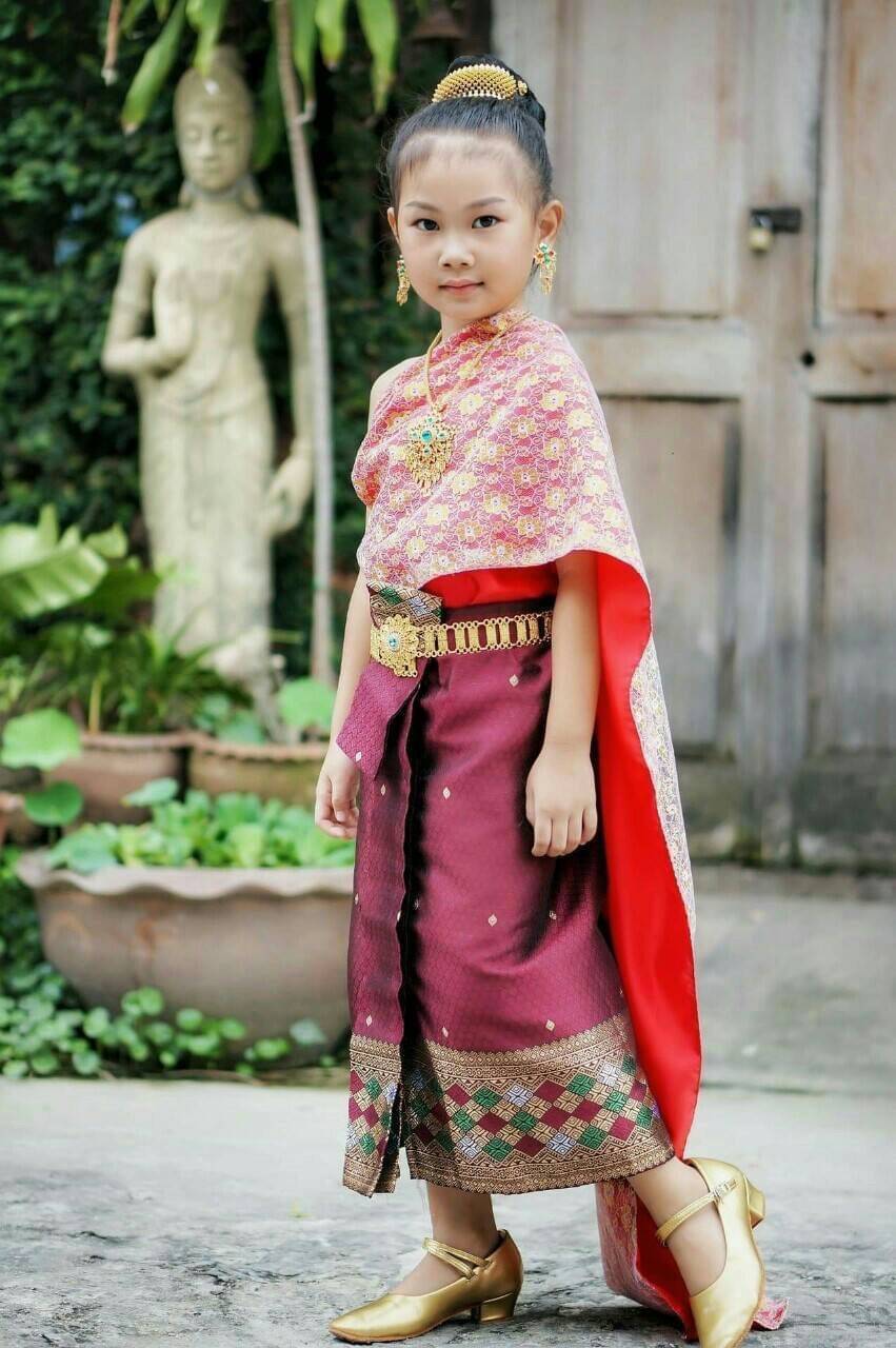 ชุดไทยเด็กหญิง สไบกับผ้าถุง