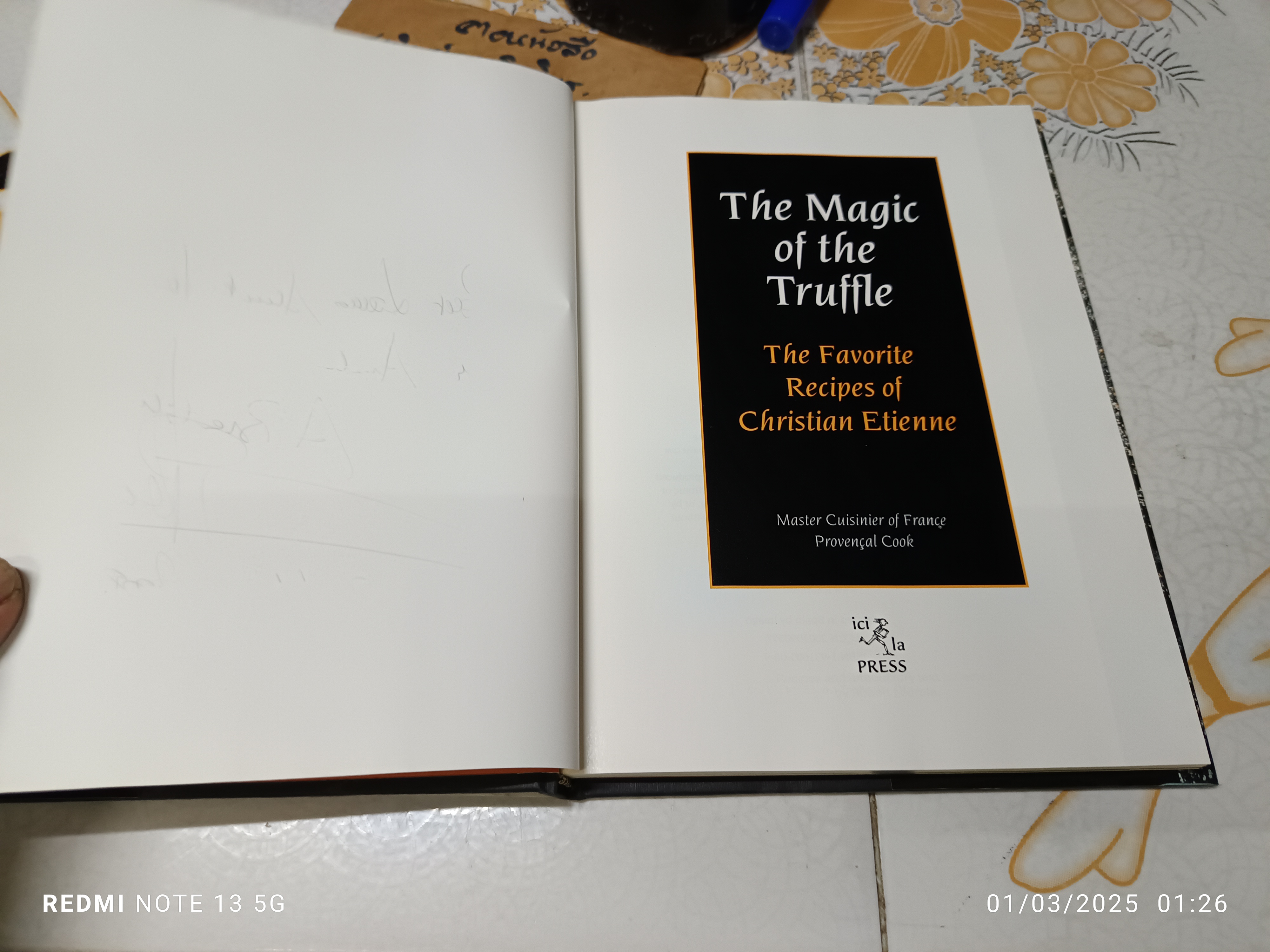 The Magic of the Truffle: The Favorite Recipes of Christian Etienne (มีลายเซ็นเจ้าของเดิม/ไม่แน่ใจว่าอาจจะเป็นลายเซ็นผู้เขียน))