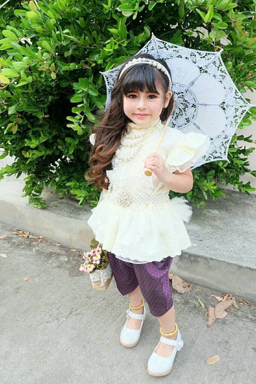 ชุดไทยเด็กหญิง เสื้อลูกไม้กับโจง