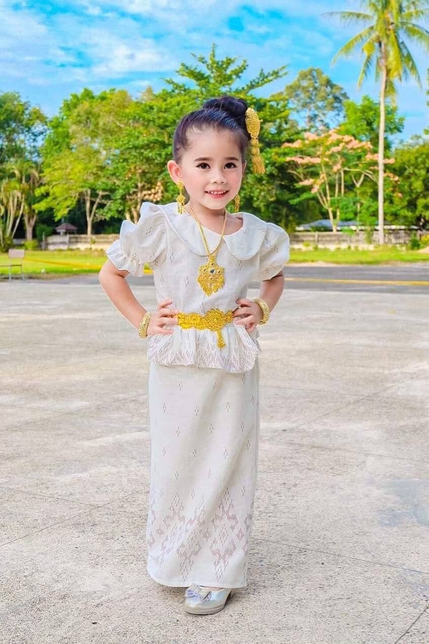 ชุดไทยเด็กหญิง โทนขาวนวล