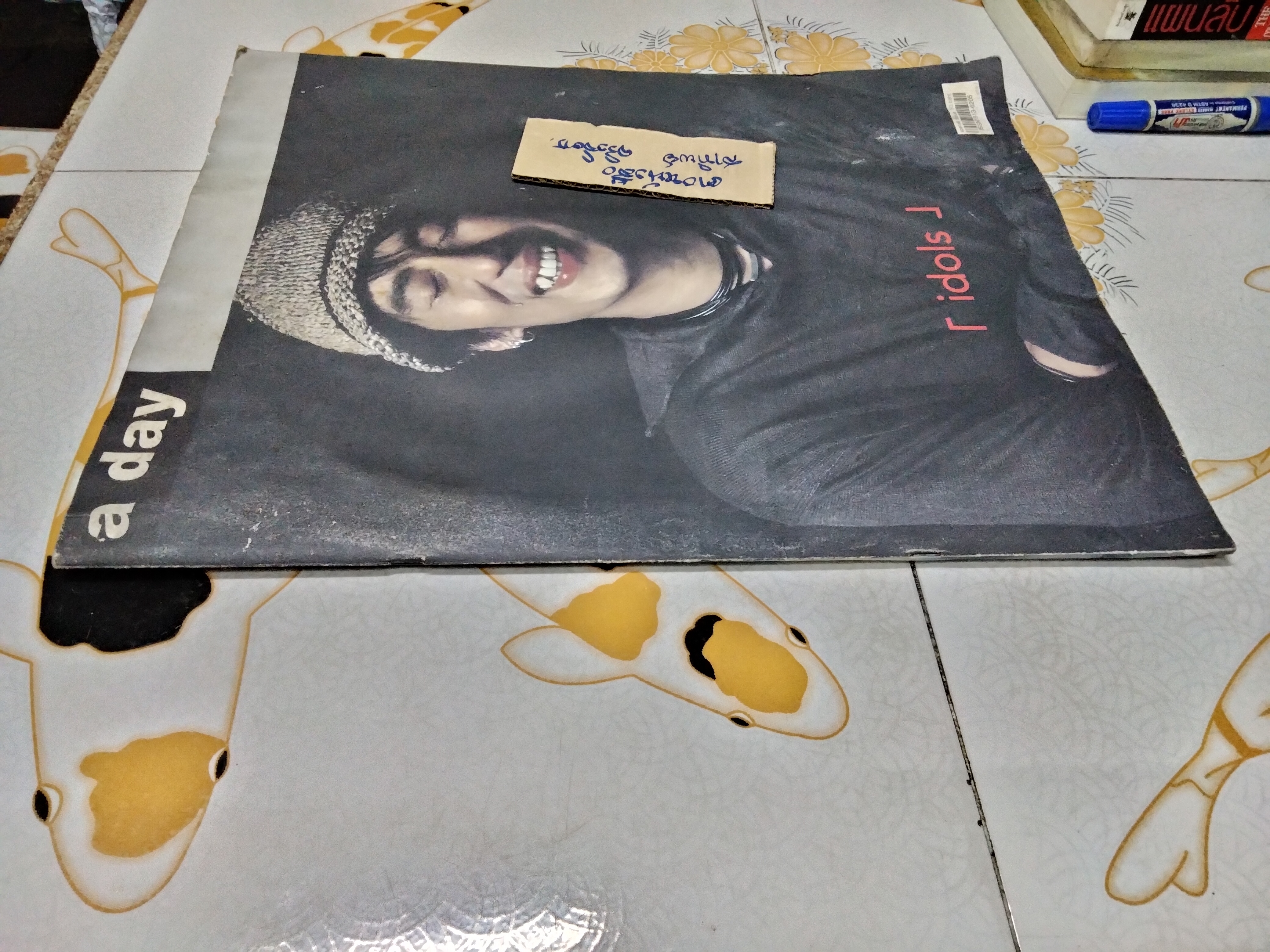 นิตยสาร a day special ฉบับ idols หน้าปก เบิร์ด ธงไชย (ตำหนิ หนังสือโดนน้ำ มีคราบรา)