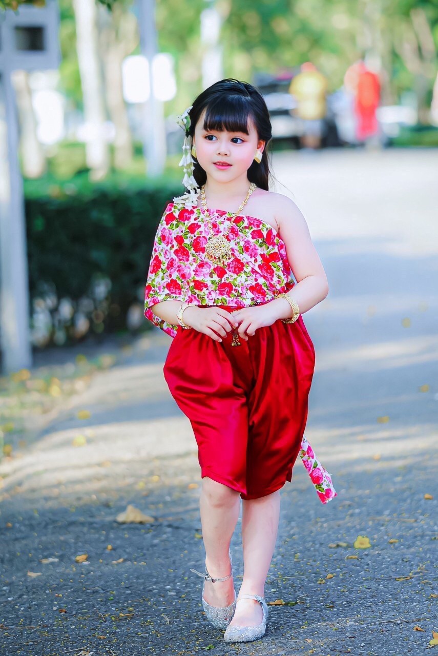 ชุดไทยเด็กหญิง สไบลายดอกกับโจง