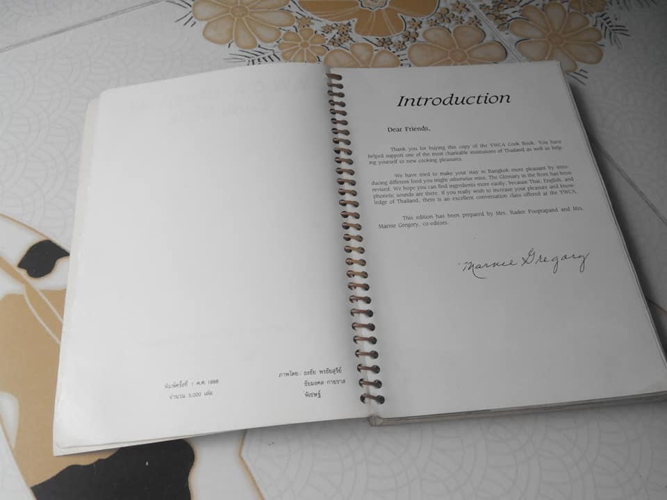YWCA Cookbook Bangkok 1988 - Lingual English-Thai Cookbook **สินค้าหมด**