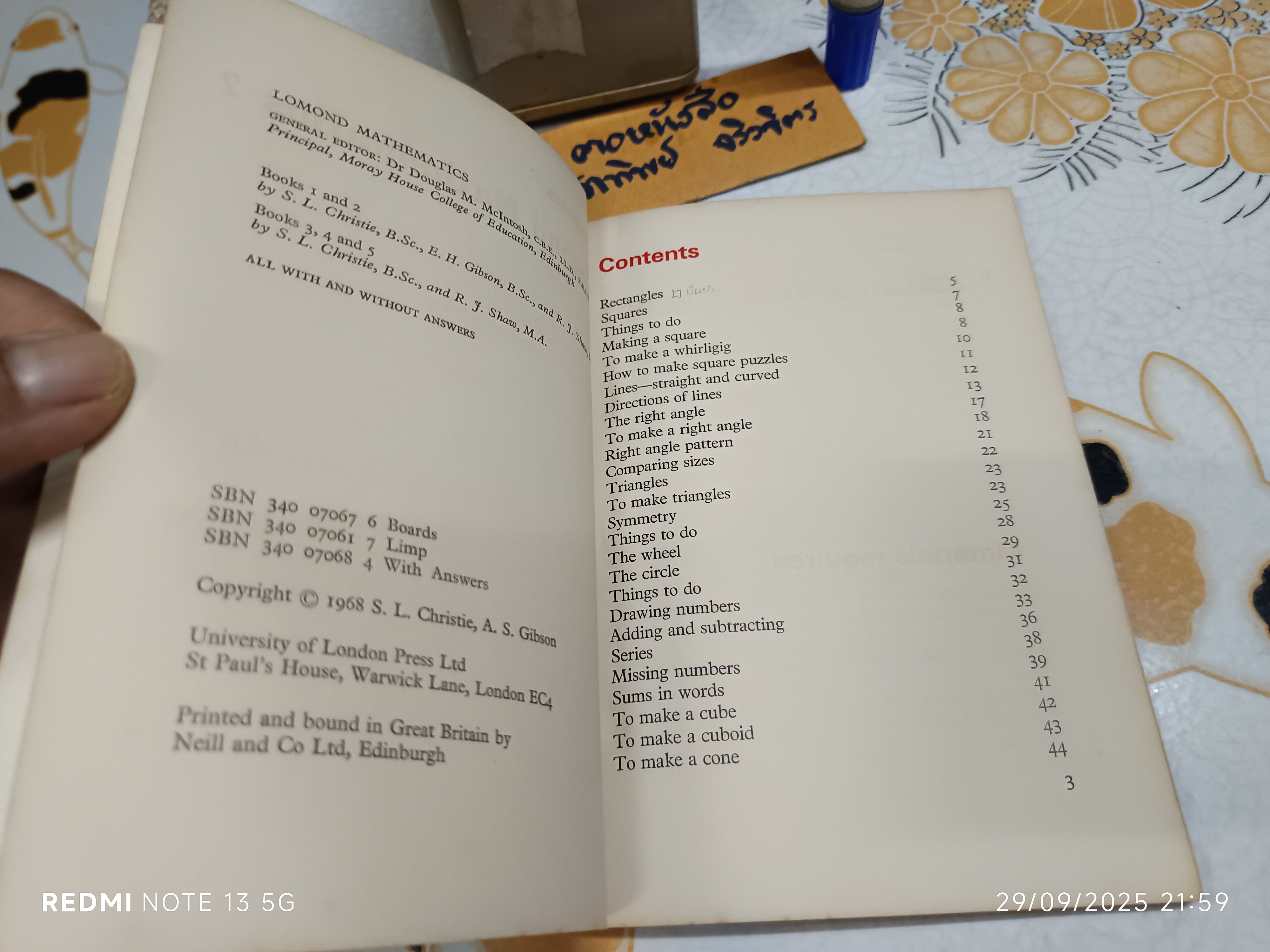 Lomond Mathematics 2 เขียนโดย S. L. Christie, E. H. Gibson และ R. J. Shaw 1968