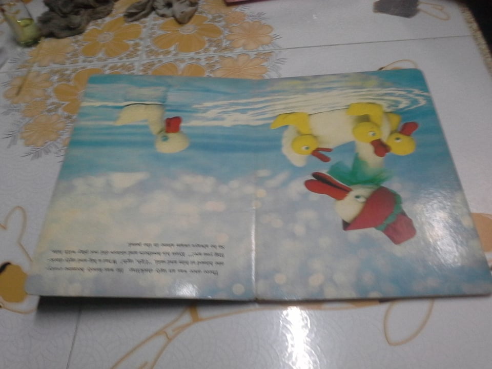 THE UGLY DUCKLING นิทานภาพกระดาษแข็ง ฉบับภาษาอังกฤษ (ตำหนิ มีหน้ากลับหัว 1 คู่ ) Published by Froebel-kan Co. Ltd **สินค้าหมด**