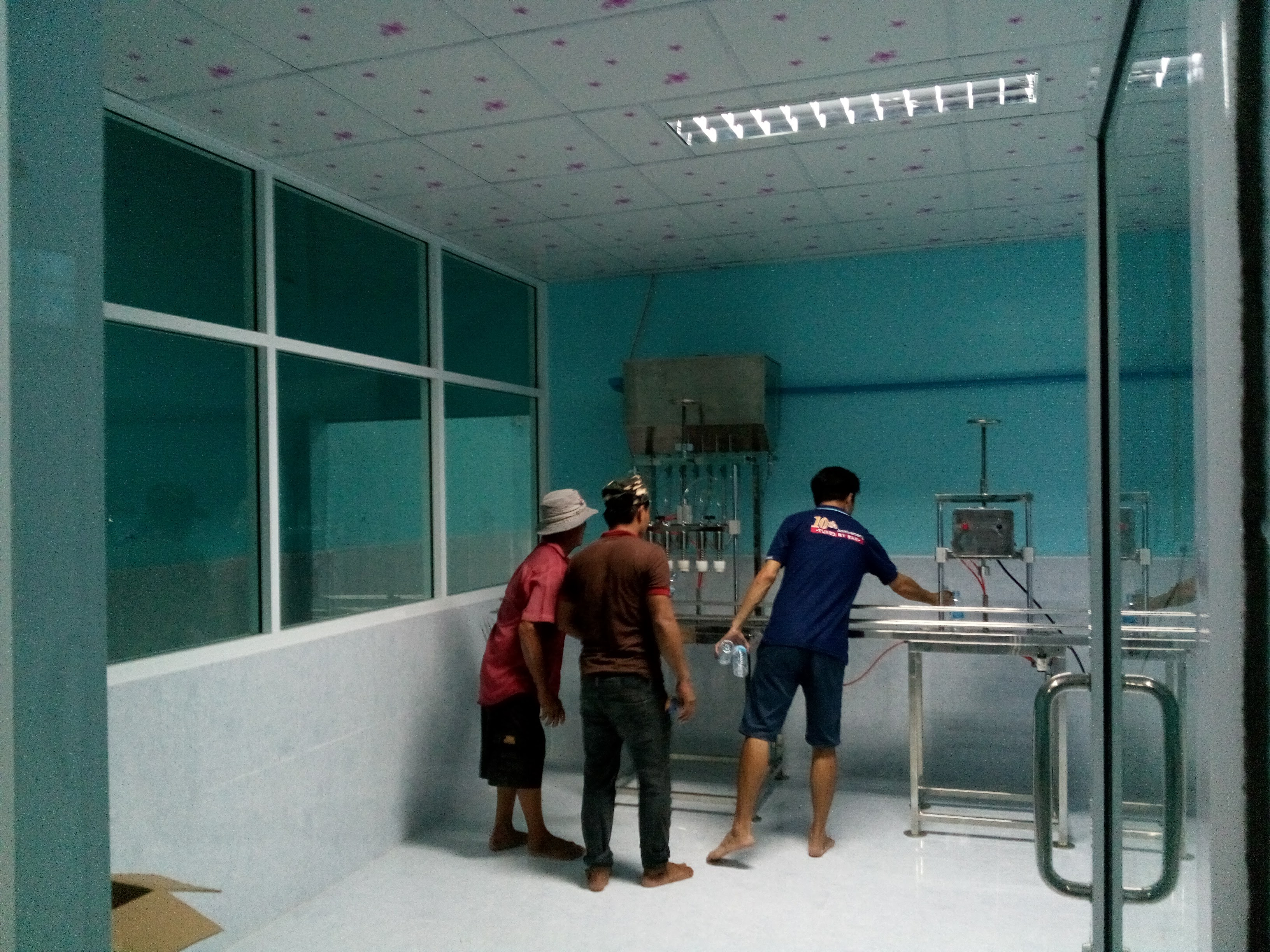 เครื่องบรรจุขวดน้ำดื่มกึ่งอัติโนมัติ6หัวพร้อมเครื่องปิดฝา