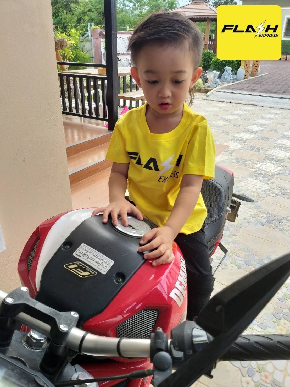 เสื้อเด็ก Flash