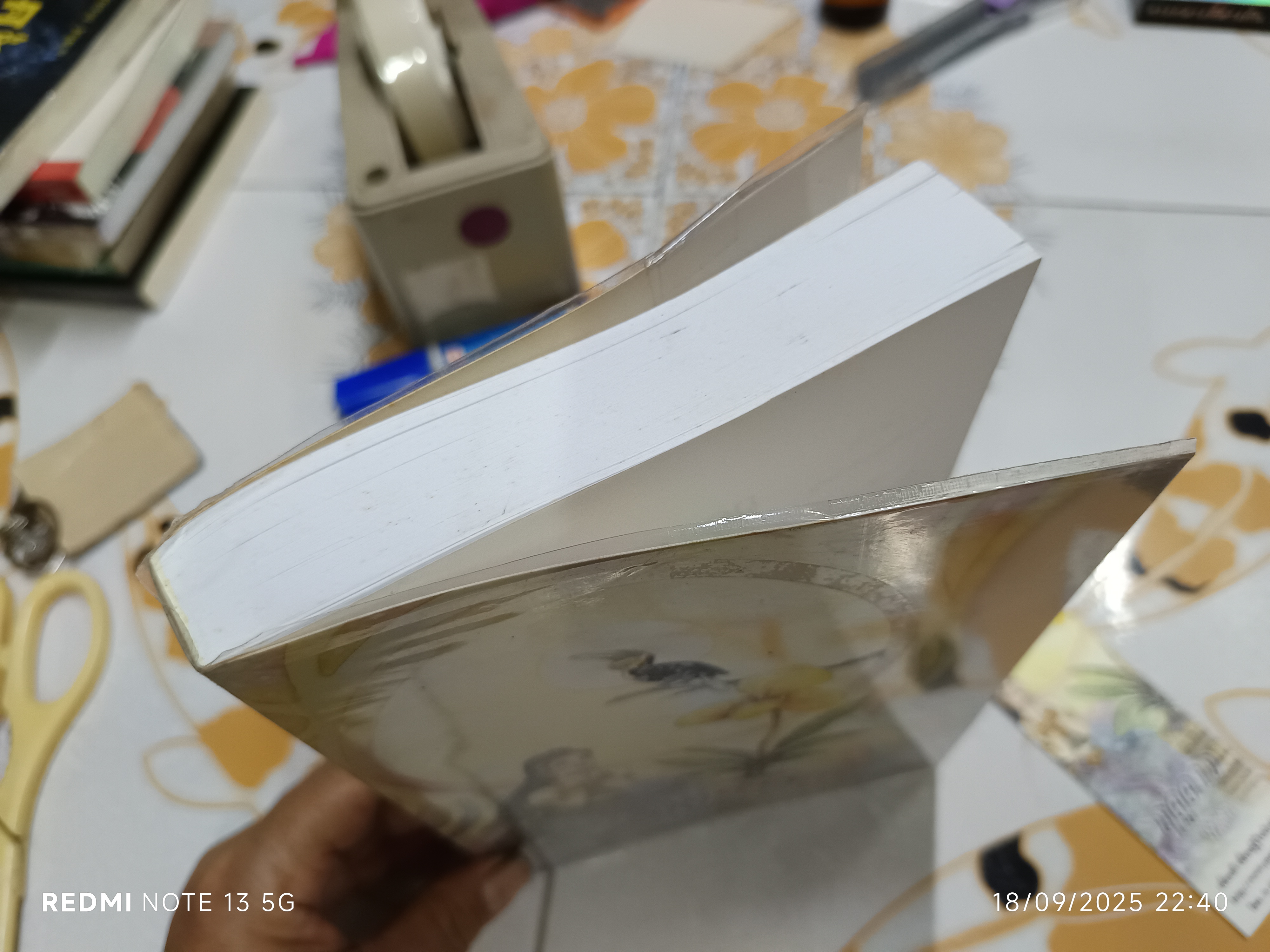 ฤดูดาว (เล่มเดียวจบ) + ที่คั่น โดย พงศกร พิมพ์ครั้งที่ 2/2549 สำนักพิมพ์เพื่อนดี