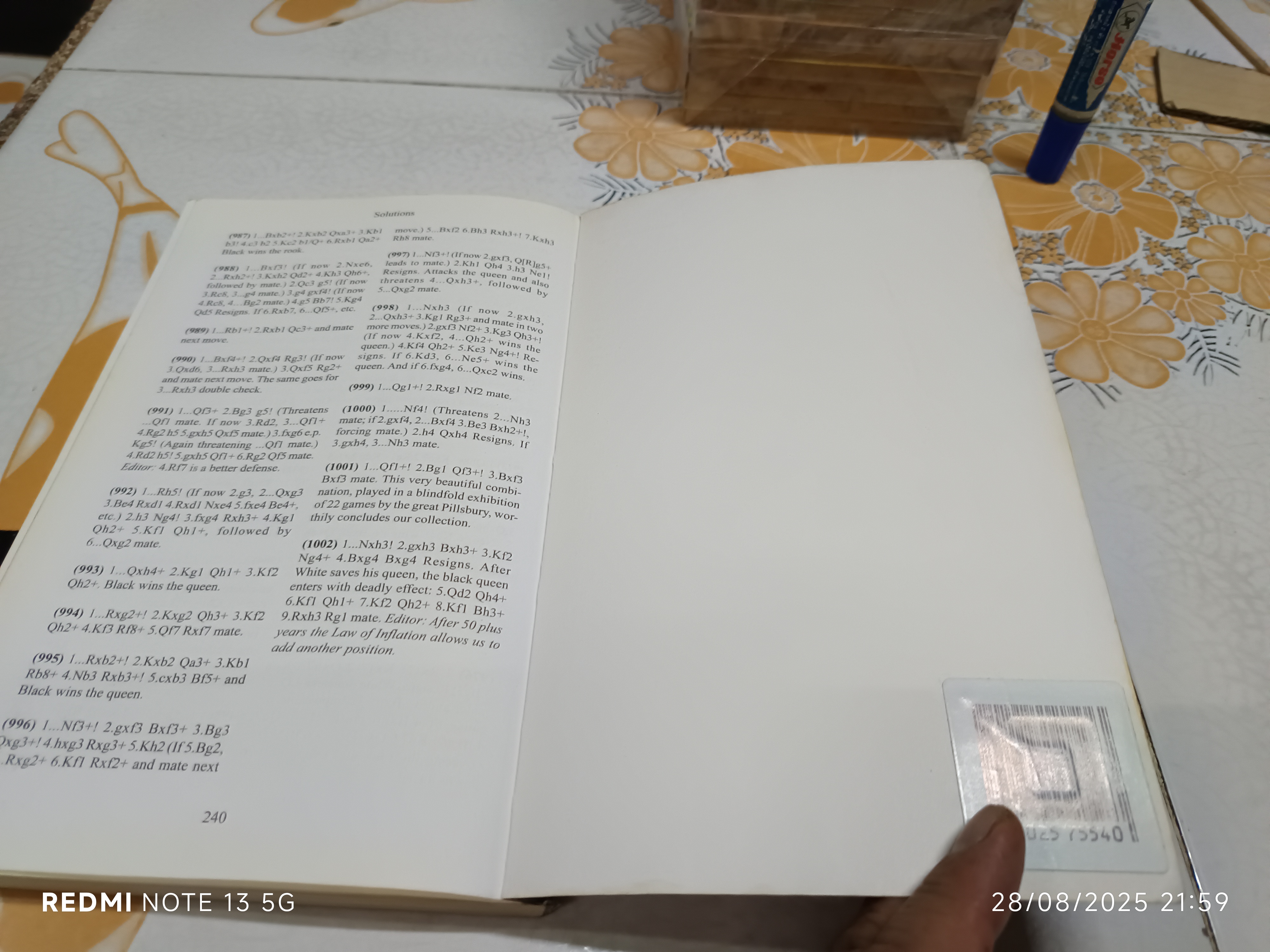 1001 Winning Chess Sacrifices and Combinations ,21st Century Edition เขียนโดย Fred Reinfeld