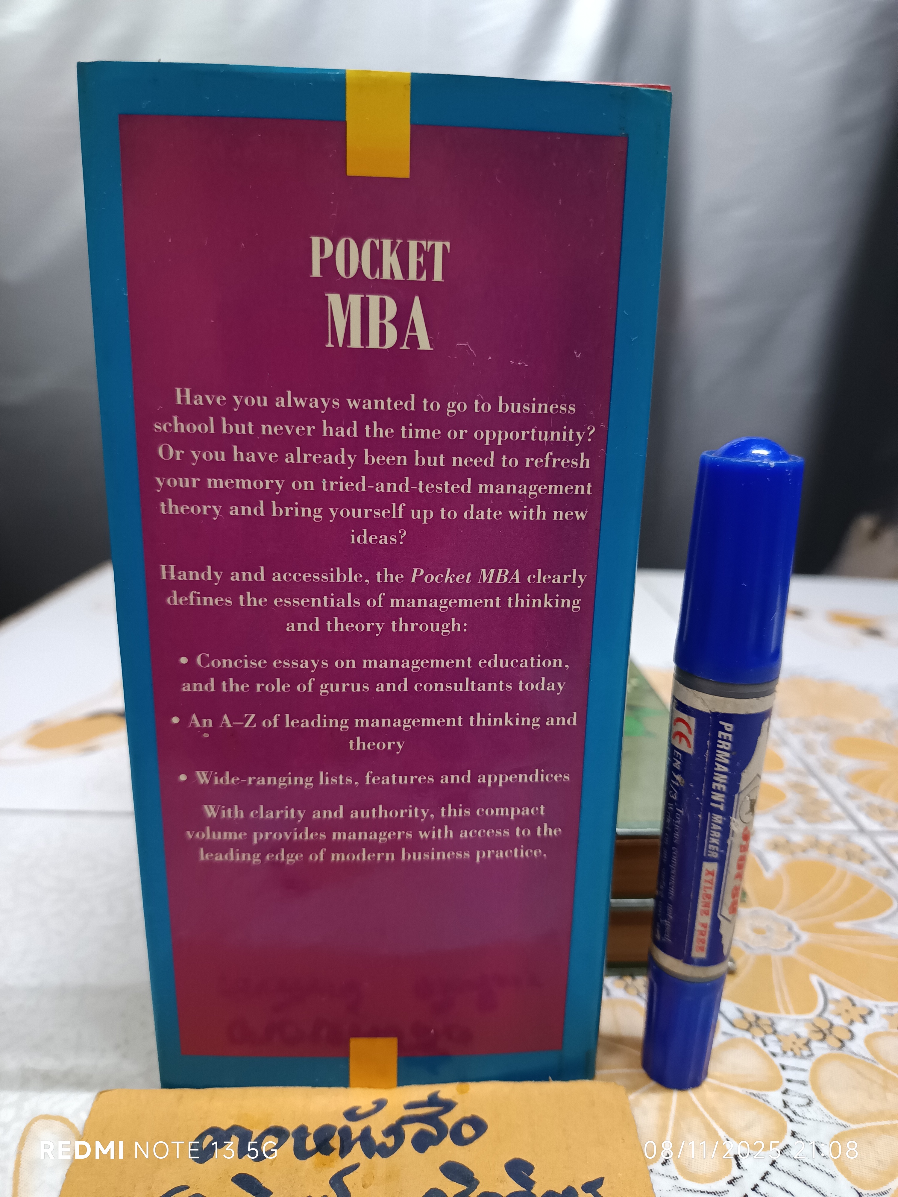 Pocket MBA The essentials of management thinking and theory from A to Z จัดพิมพ์โดย The Economist Books ปี 1992