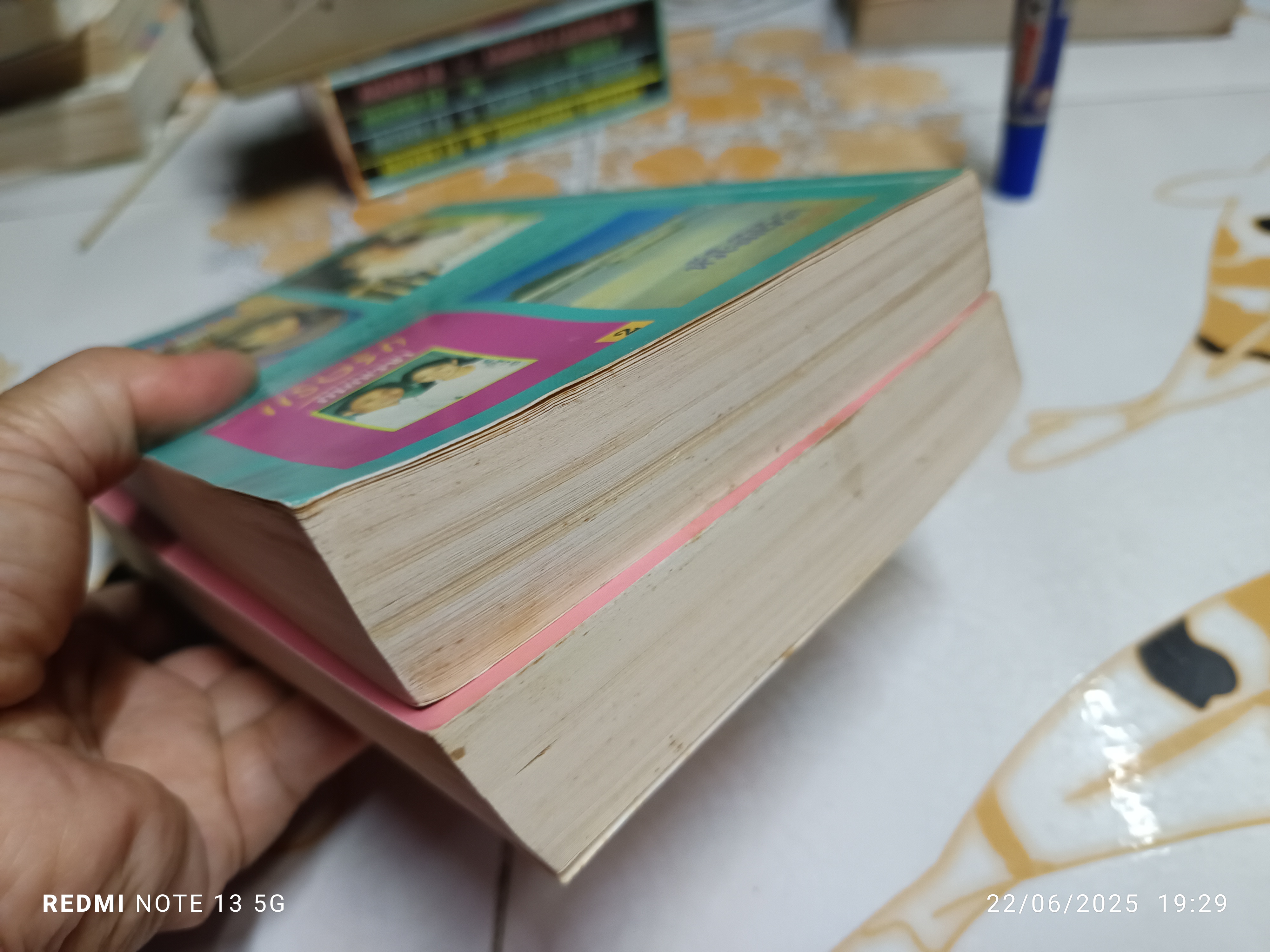 นวนิยาย ร่มฉัตร (2 เล่มจบ) ผลงานของ ทมยันตี สำนักพิมพ์รวมสาส์น พิมพ์ครั้งที่ 4/2534 **หนังสือมีคราบน้ำ