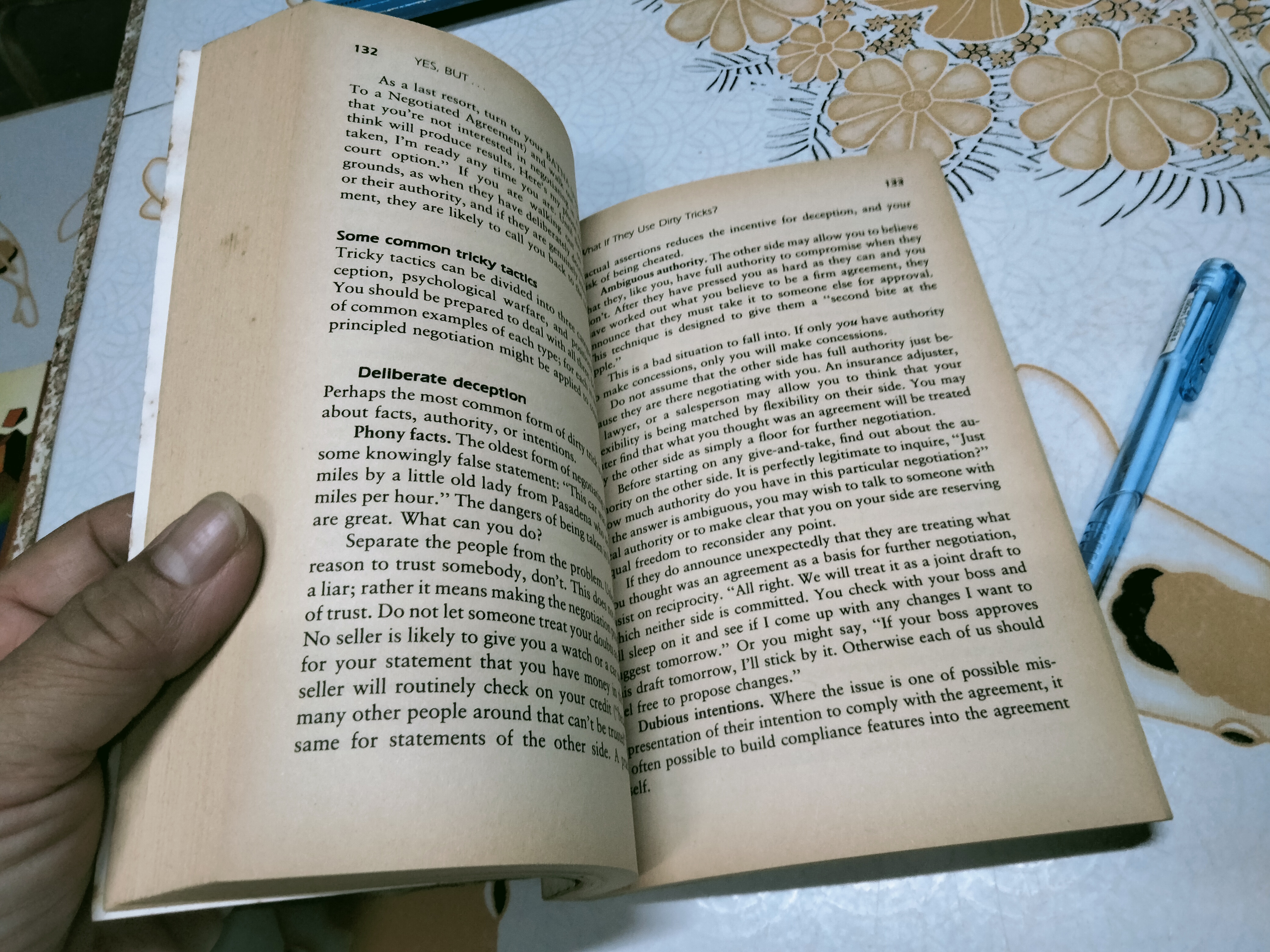 Getting to YES - ROGER FISHER AND WILLIAM URY ฉบับภาษาอังกฤษ