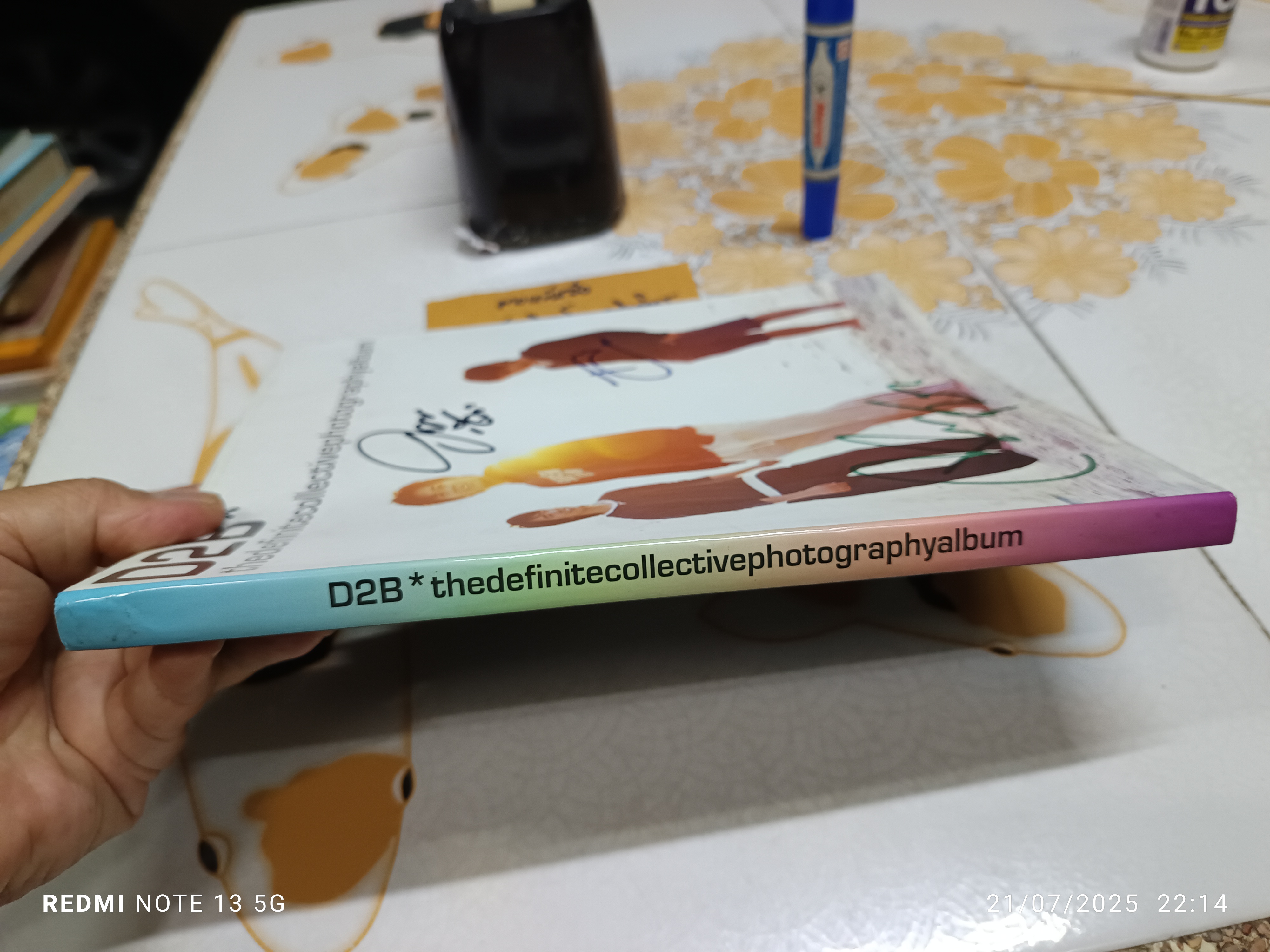 D2B thedefinitecollectivephotographyalbum พร้อมลายเซ็นจริงจากศิลปิน