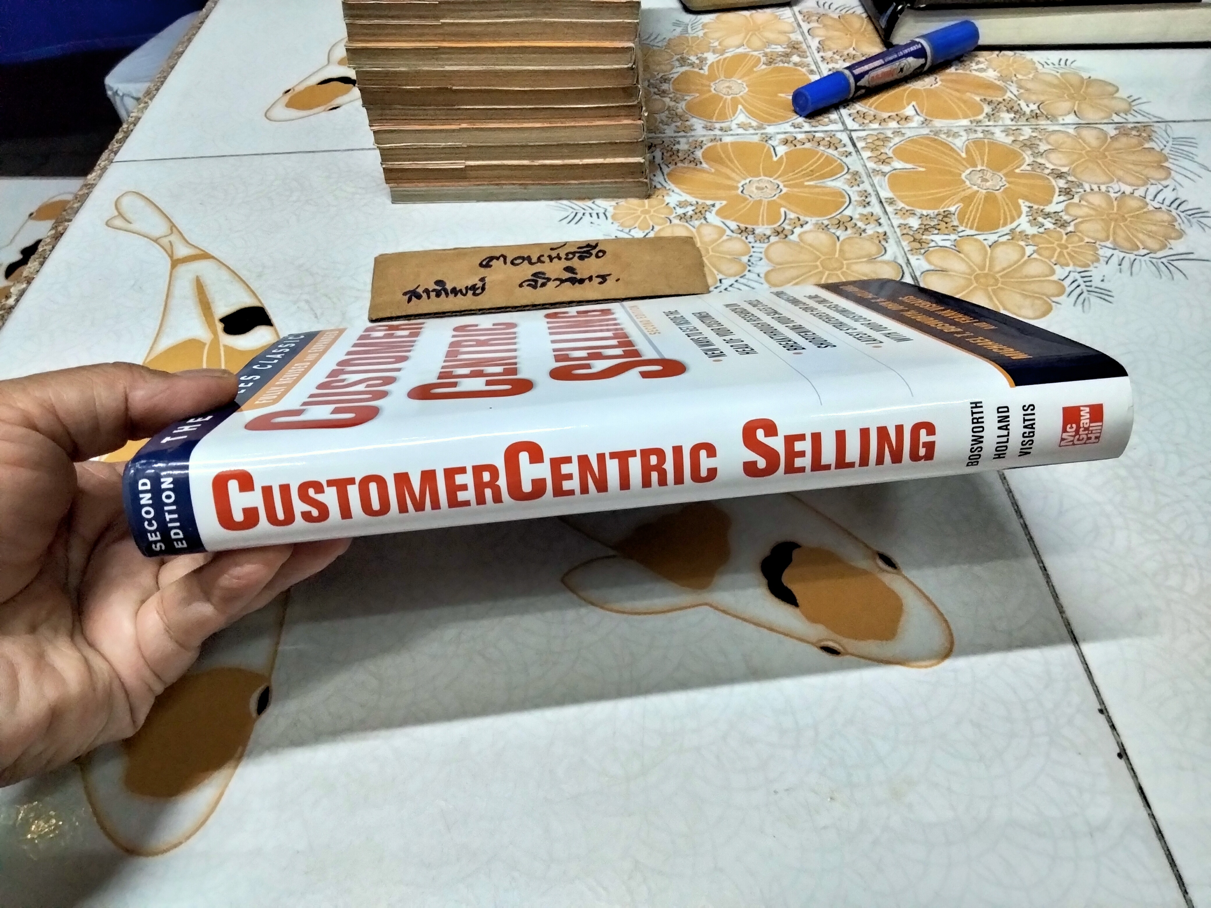 CUSTOMER CENTRIC SELLING : Second Edition (Fully Revised & Expanded)