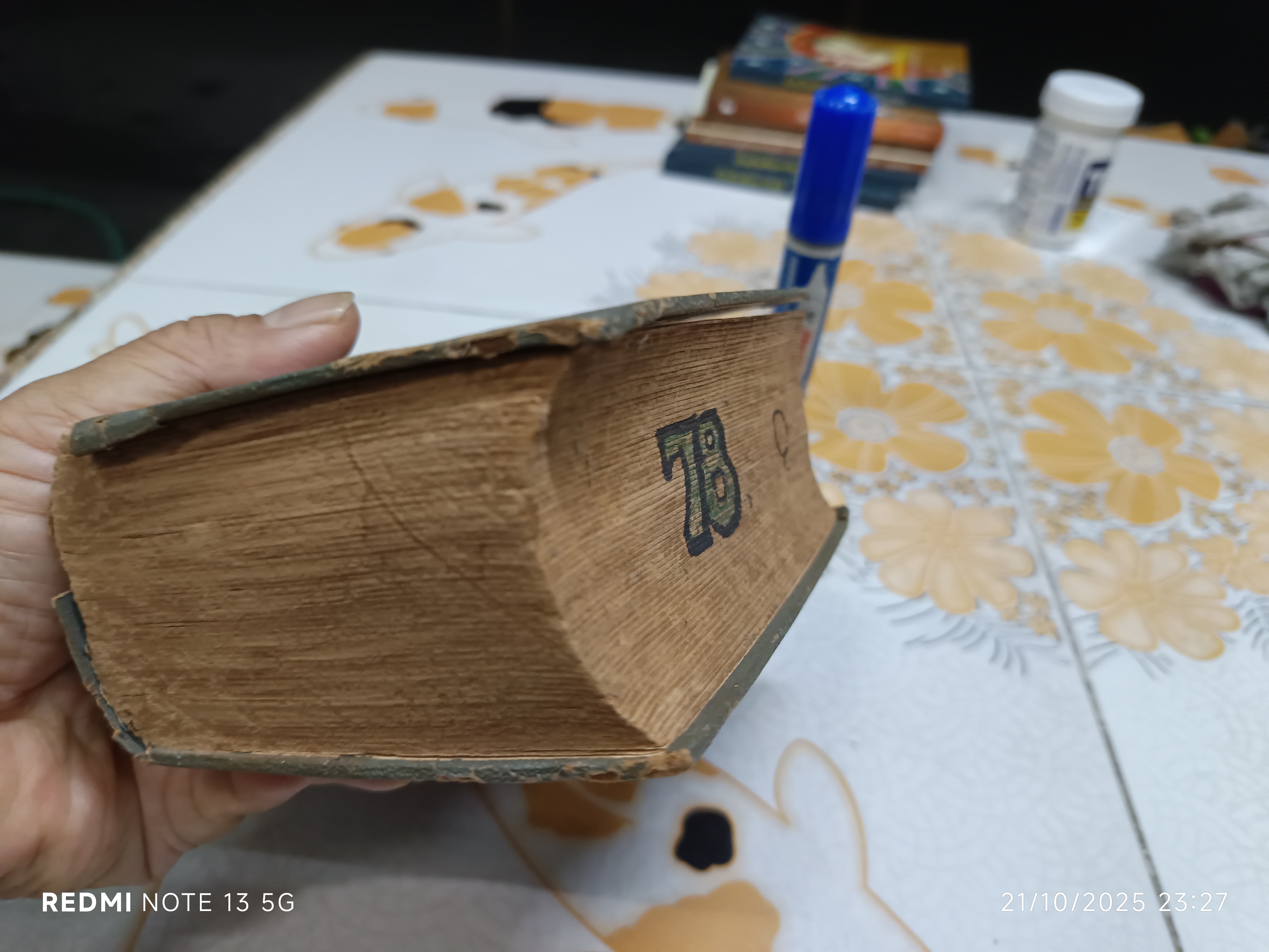 พจนานุกรมฝรั่งเศส-ไทย ของกองวิชาการรวมสาส์น ตรวจทานโดย ศาสตราจารย์ จินตนา ยศสุนทร (สภาพเก่า มีตำหนิ)