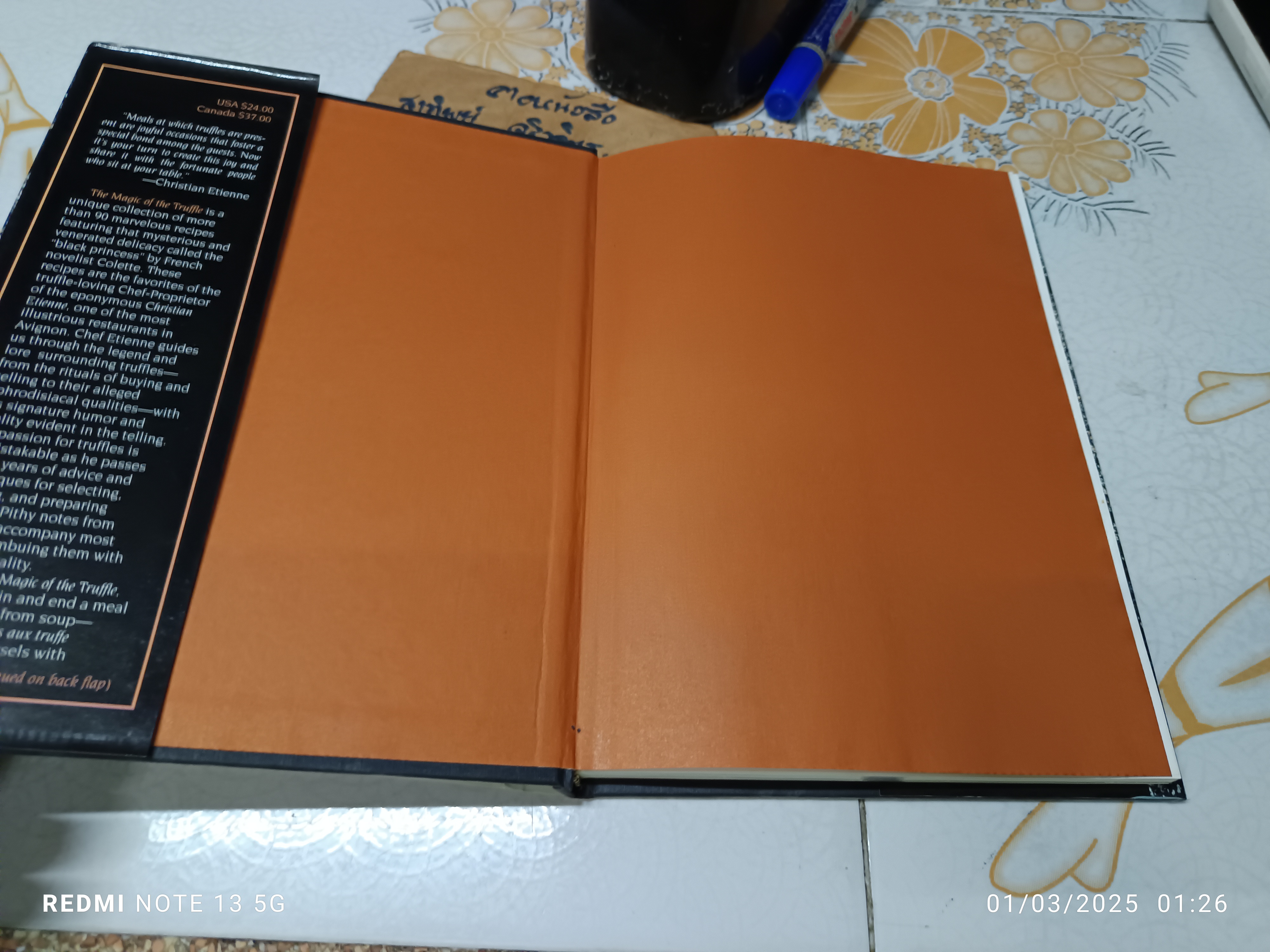 The Magic of the Truffle: The Favorite Recipes of Christian Etienne (มีลายเซ็นเจ้าของเดิม/ไม่แน่ใจว่าอาจจะเป็นลายเซ็นผู้เขียน))