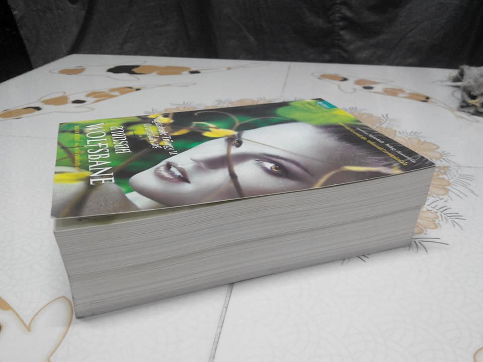 นวนิยายชุด Nightshade Trilogy ปรารถนาในราตรี (มีแค่ 2 ตอนแรก) ผลงานของ แอนเดรีย ครีเมอร์, ดาวิษ ชาญชัยวานิช แปล