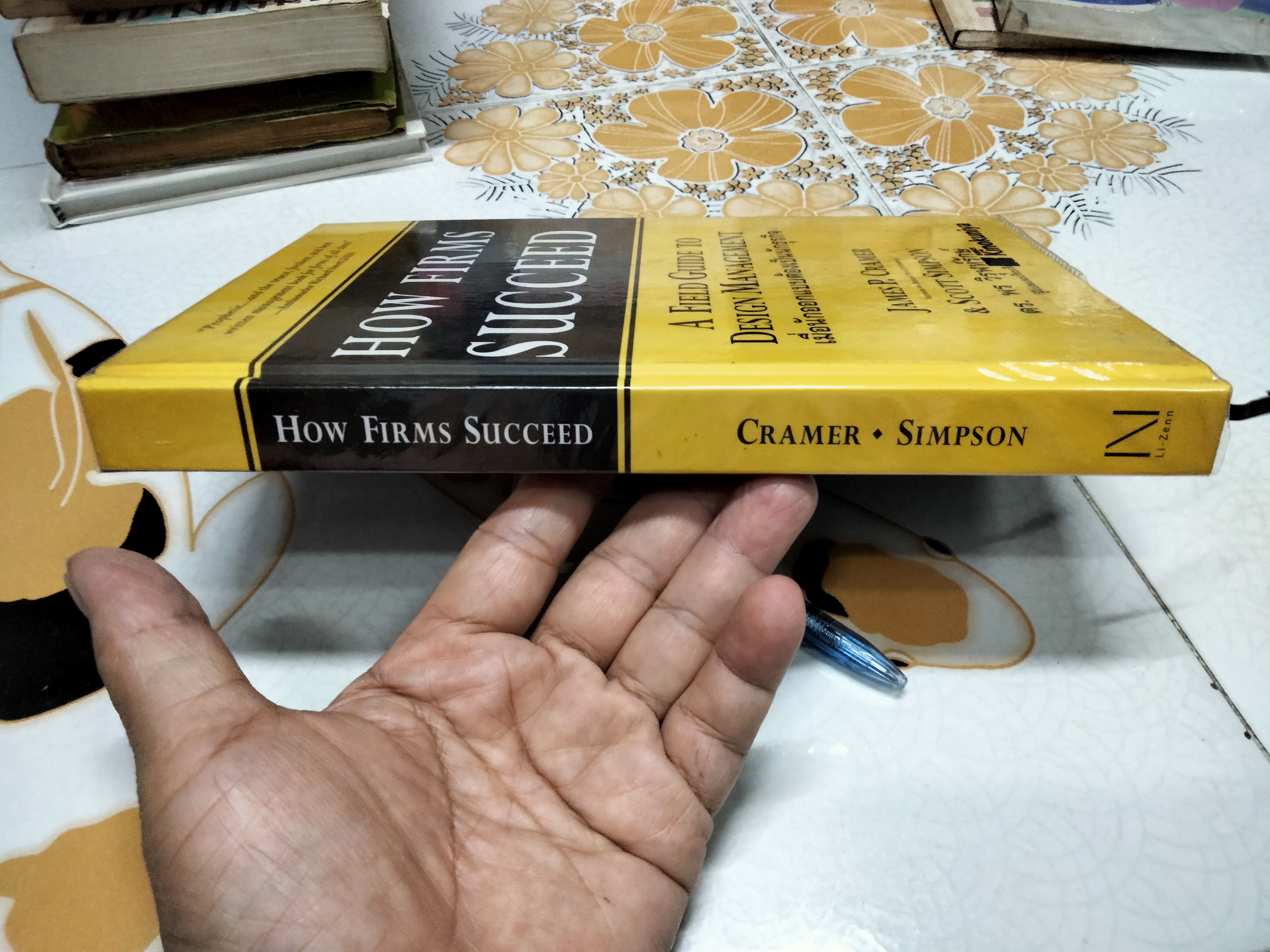 เมื่อนักออกแบบต้องเป็นนักธุรกิจ (How Firms Succeed : A Field Guide to Design Management) James P. Cramer & Scott Simpson เขียน ดร.พร วิรุฬห์รักษ์ แปล **สินค้าหมด**