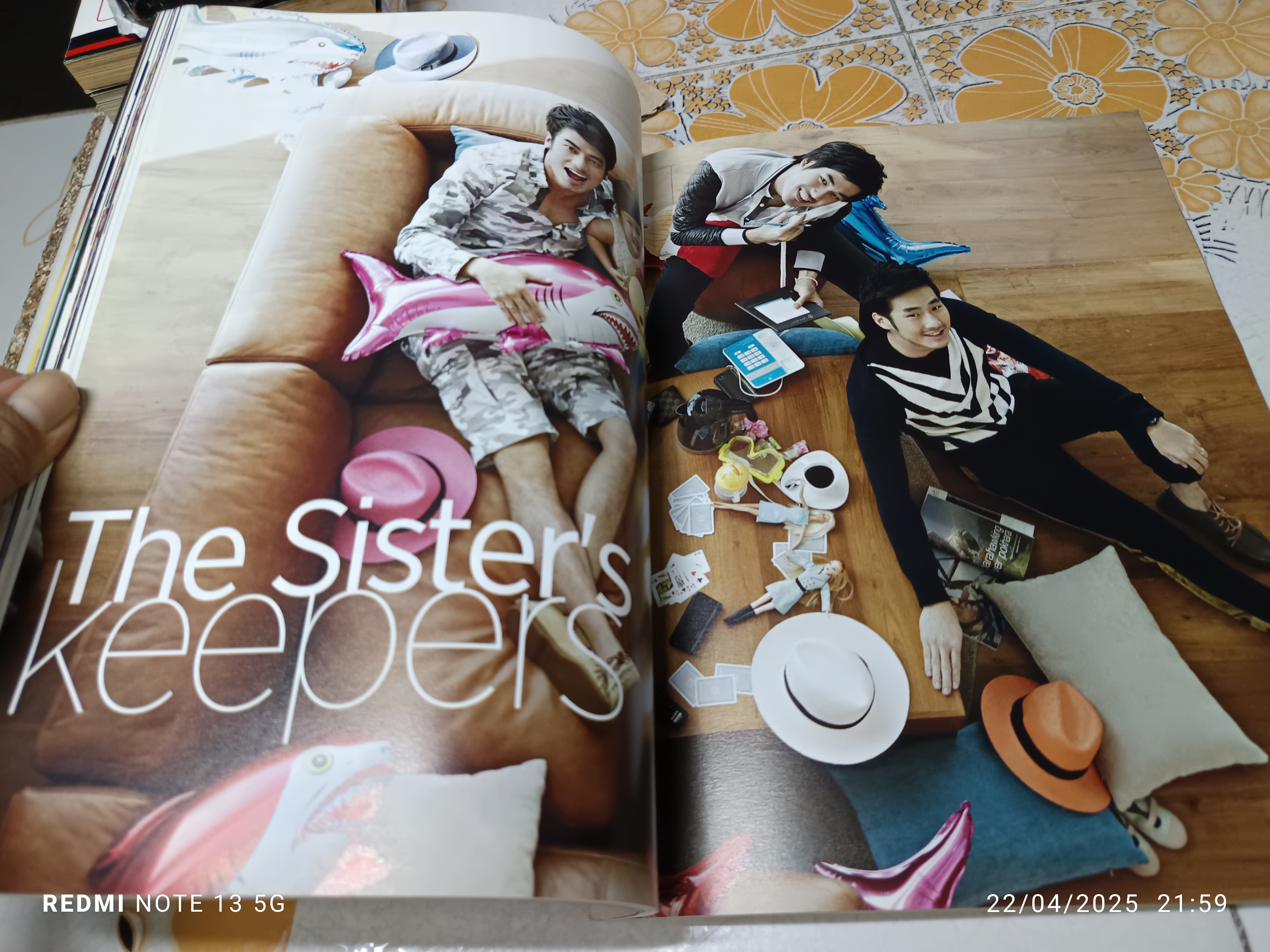 แพรวสุดสัปดาห์ ปก ครอบครัว ฉัตรบริรักษ์ ฉบับที่ 742 วันที่ 1 มกราคม 2557