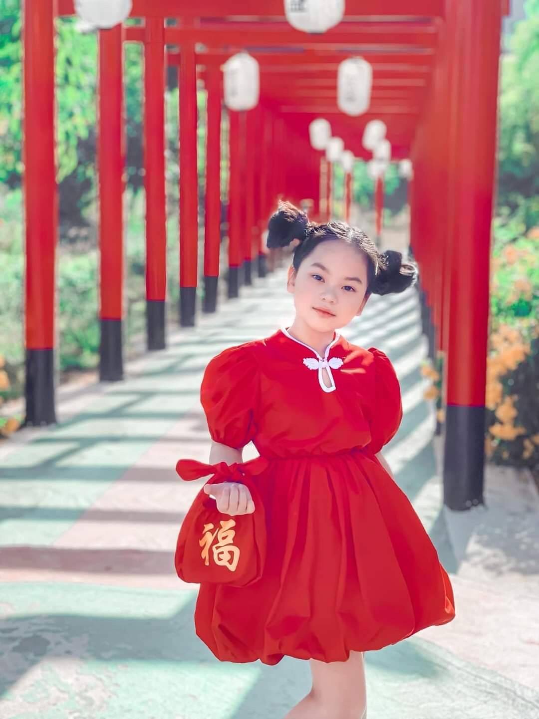 ชุดเด็กหญิงทรงบอลลูนสีแดง