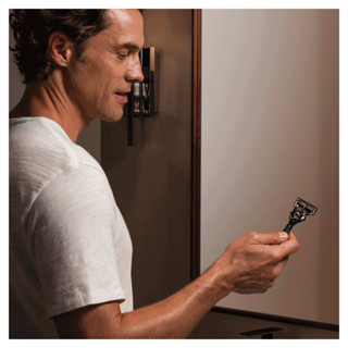 Gillette® Fusion5 ProShield 1 Razor, 1 Cartridge, 1 Razor Stand ยิลเลตต์ ชุดมีดโกนด้ามและขาตั้ง สำหรับผู้ชาย