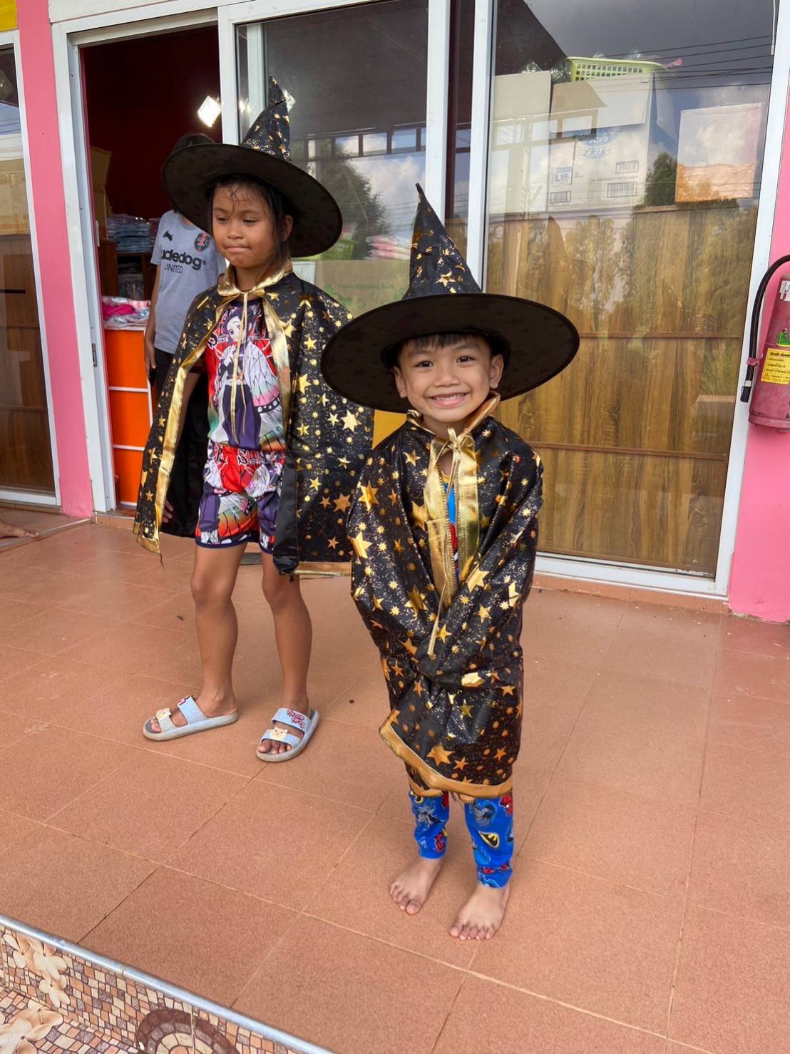 ชุดแฟนซีเด็ก ผ้าคลุมกับหมวกพ่อมดแม่มด