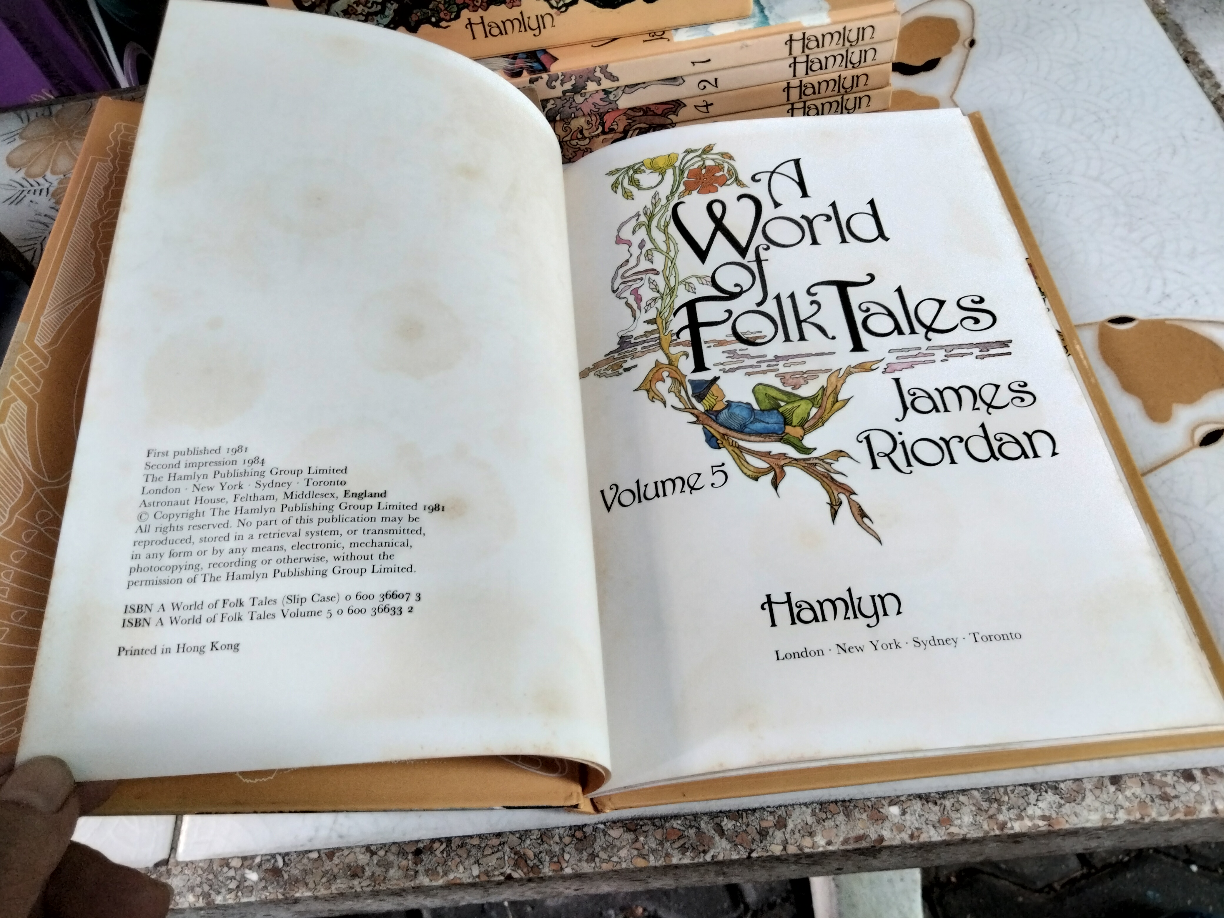 A WORLD OF FOLK TALES (5 เล่ม Box set) by JAMES RIORDAN