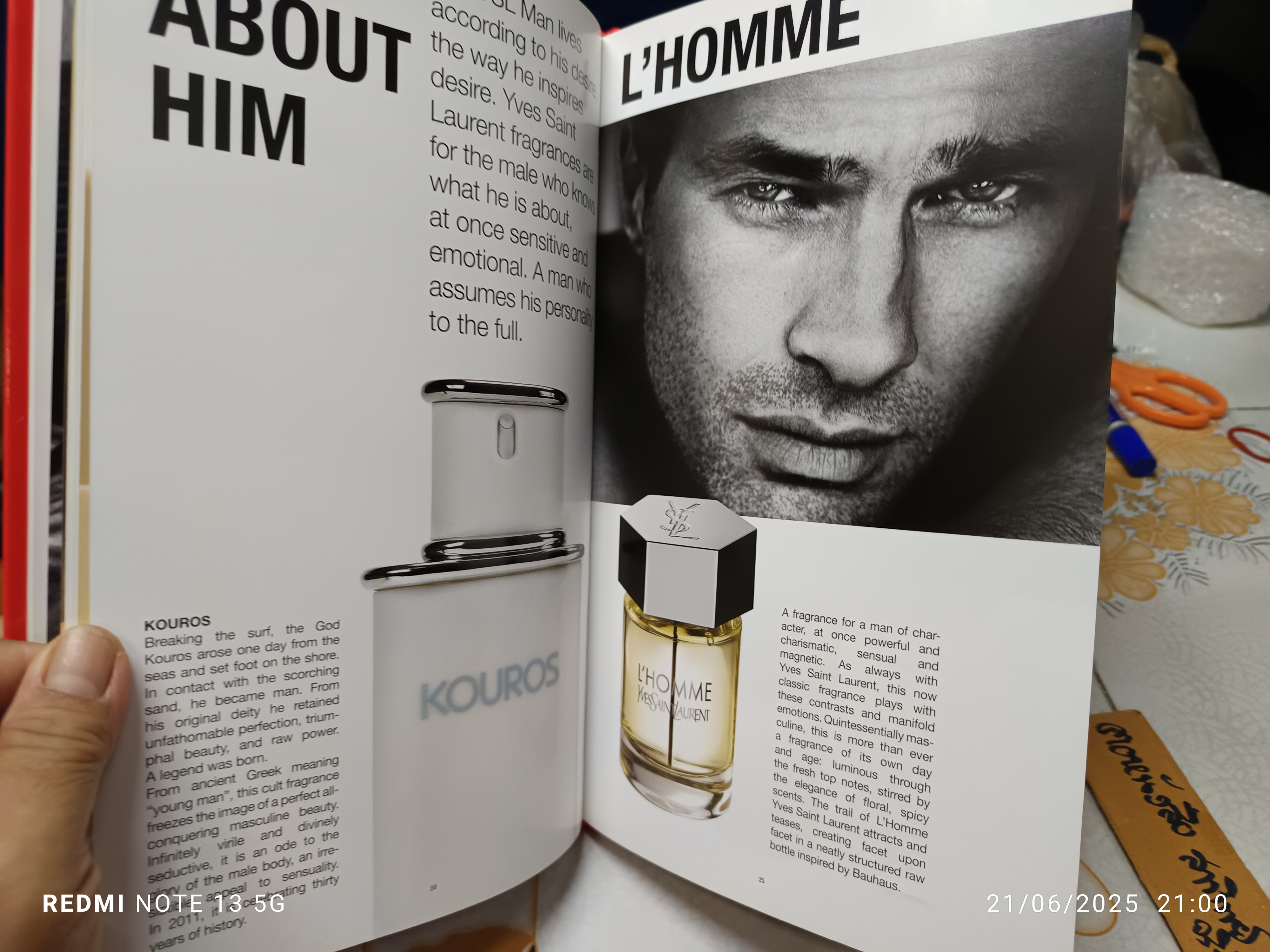 หนังสือประวัติศาสตร์ Yves Saint Laurent พิมพ์ปี 2011 France