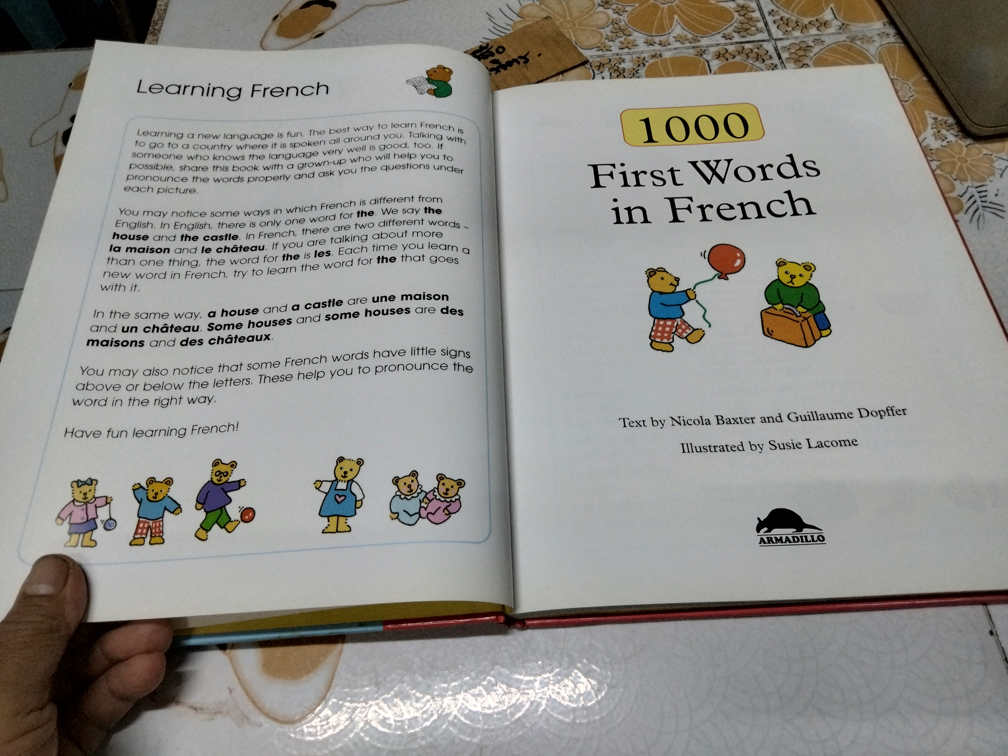 1000 First Words in French. คำศัพท์สำหรับเด็กภาษาอังกฤษ-ฝรั่งเศส พิมพ์ปี 2001 by Armadillo Books