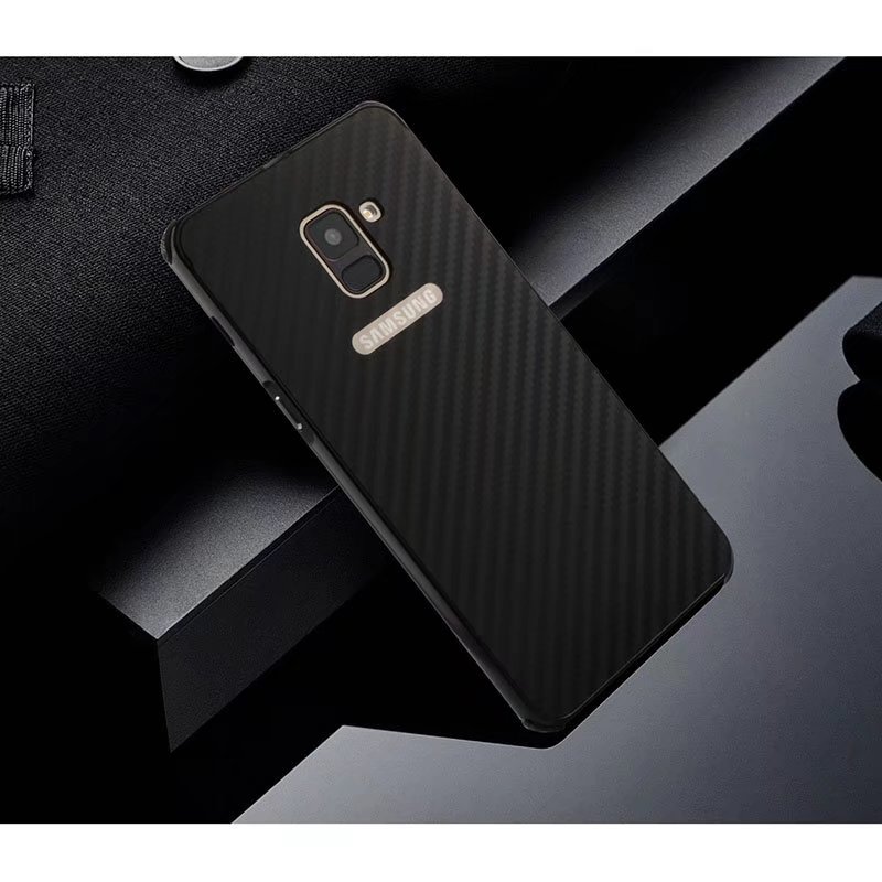 เคส Samsung Galaxy A8+ (2018) #เคสกรอบโลหะแบบ Electroplated + ฝาหลังพลาสติก พื้นผิวคาร์บอนไฟเบอร์เลื่อยสไลด์