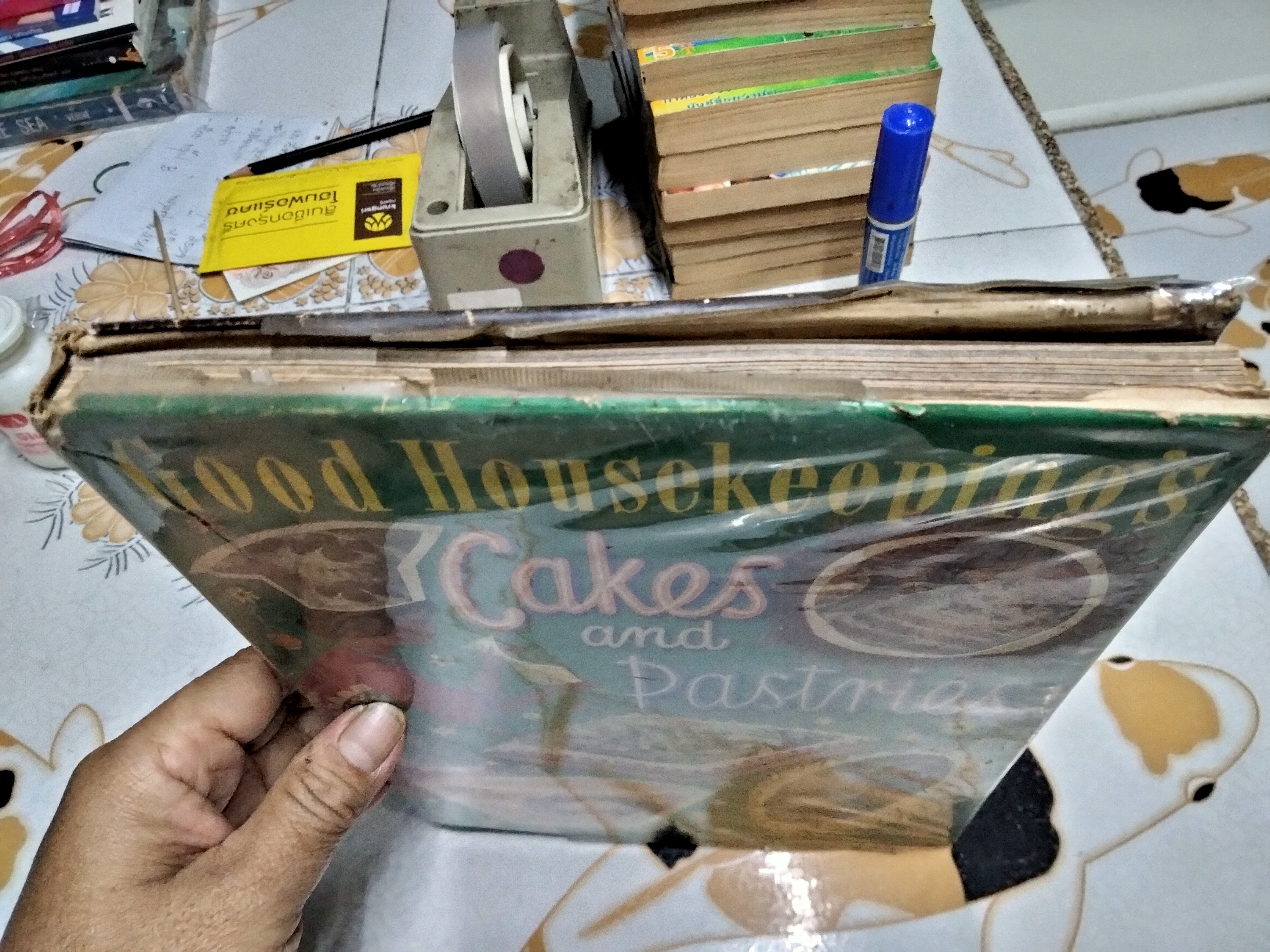 GOOD HOUSEKEEPING'S - CAKES & PASTIES FIRST PUBLISHED 1960, LOOK VINTAGE **สินค้าหมด**