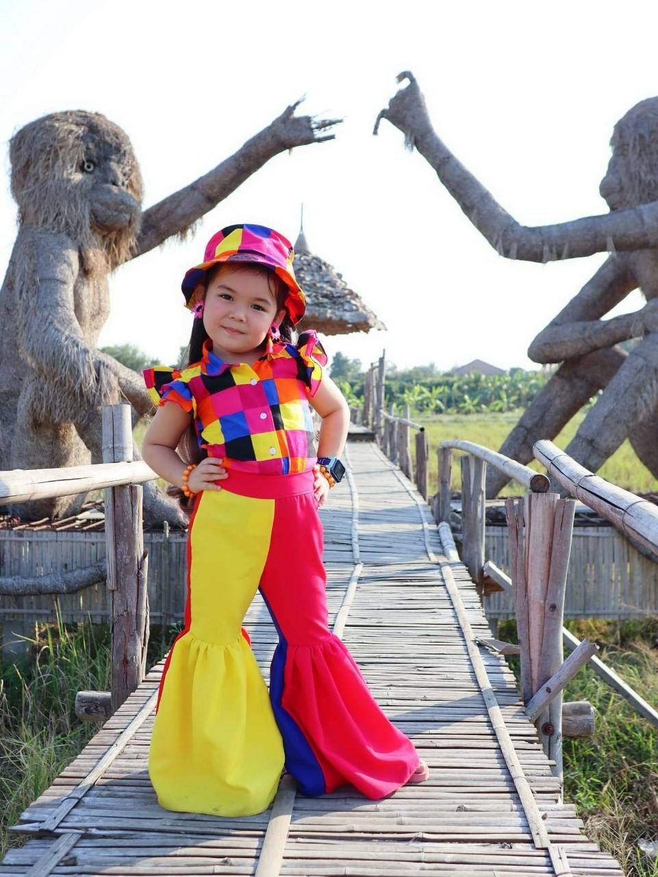 ชุดเด็กชายหญิง ไทยย้อนยุคสีสันสดใส