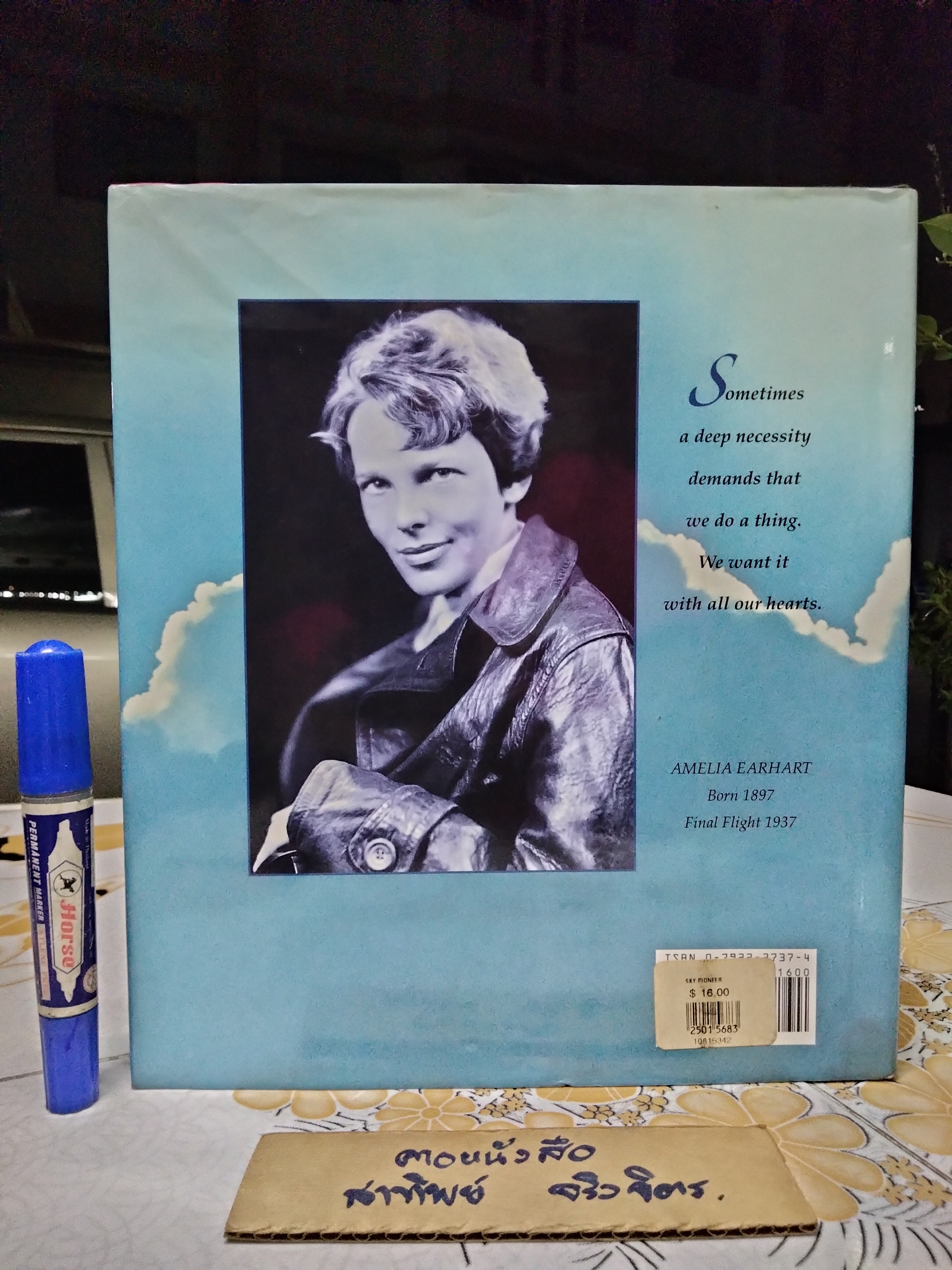 SKY PIONEER : A Photobiography of Amelia Earhart by CORINNE SZABO