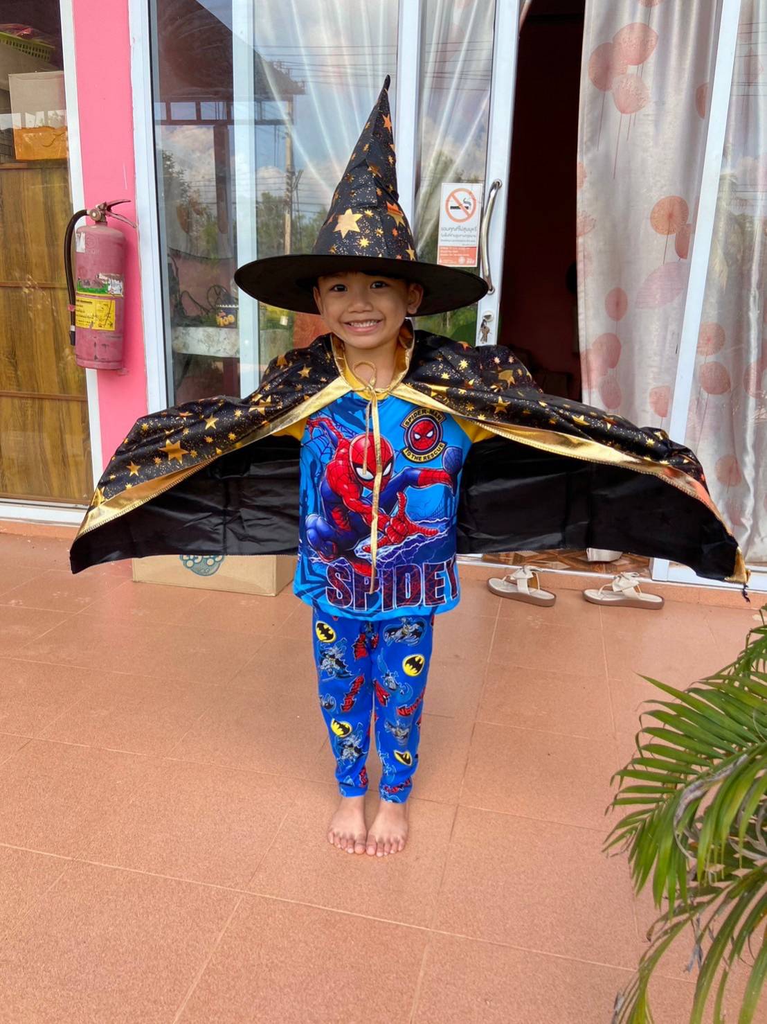 ชุดแฟนซีเด็ก ผ้าคลุมกับหมวกพ่อมดแม่มด