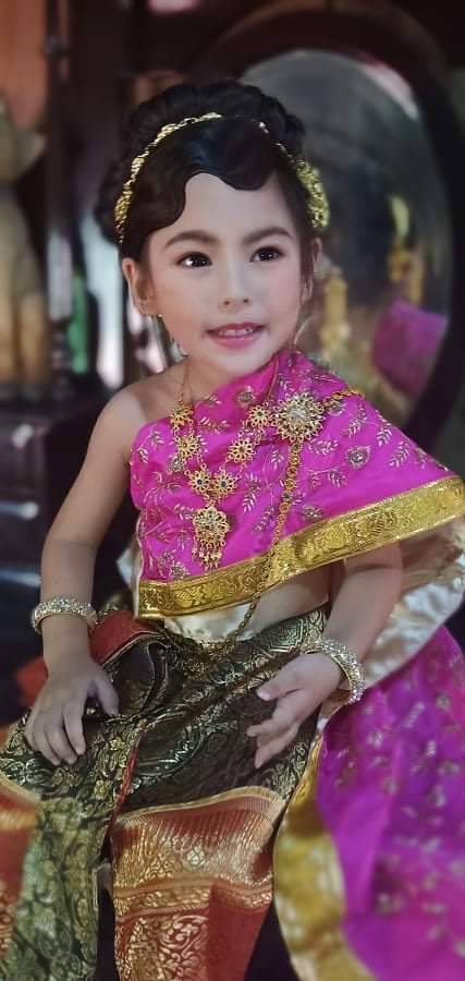 ชุดไทยเด็ก สไบดิ้นทอง