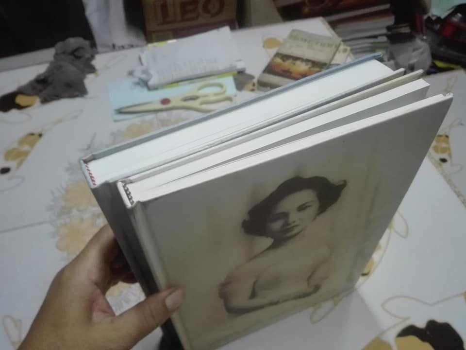 อนุสรณ์ในงานพระราชทานเพลิงศพ -นาวาอากาศโท ทินกร พันธุ์กระวี + คุณหญิงวิบูลวรรณ พันธุ์กระวี (ขายรวม 2 เล่ม) **สินค้าหมด**