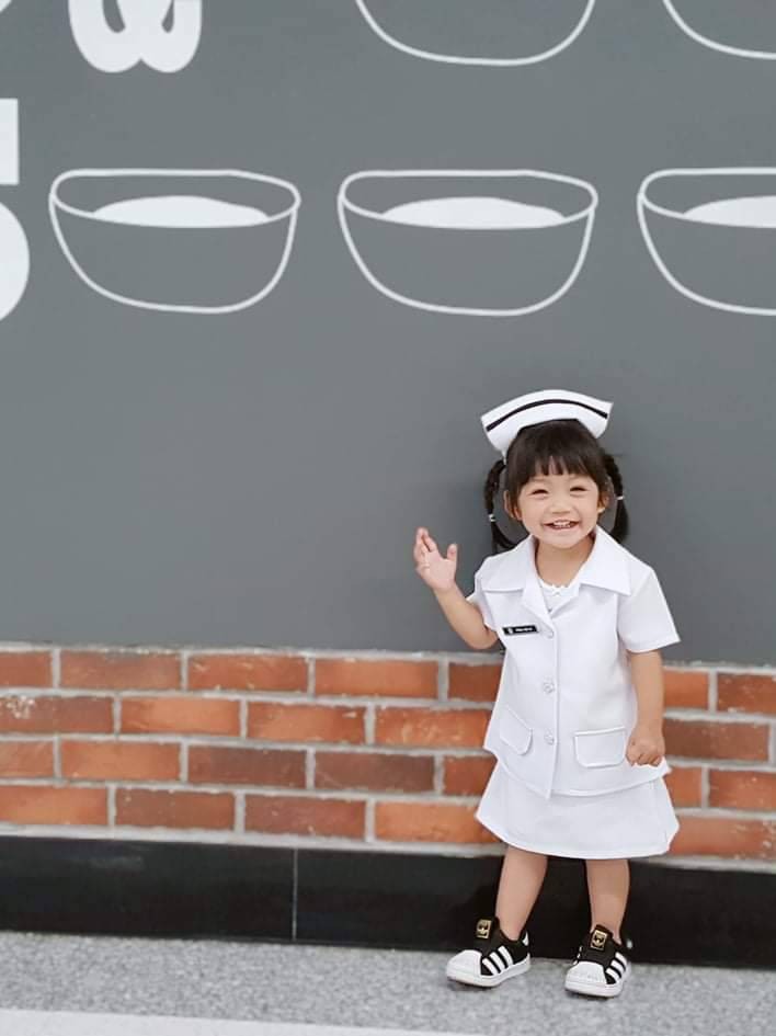 ชุดพยาบาลเด็ก กระดุมดอกไม้