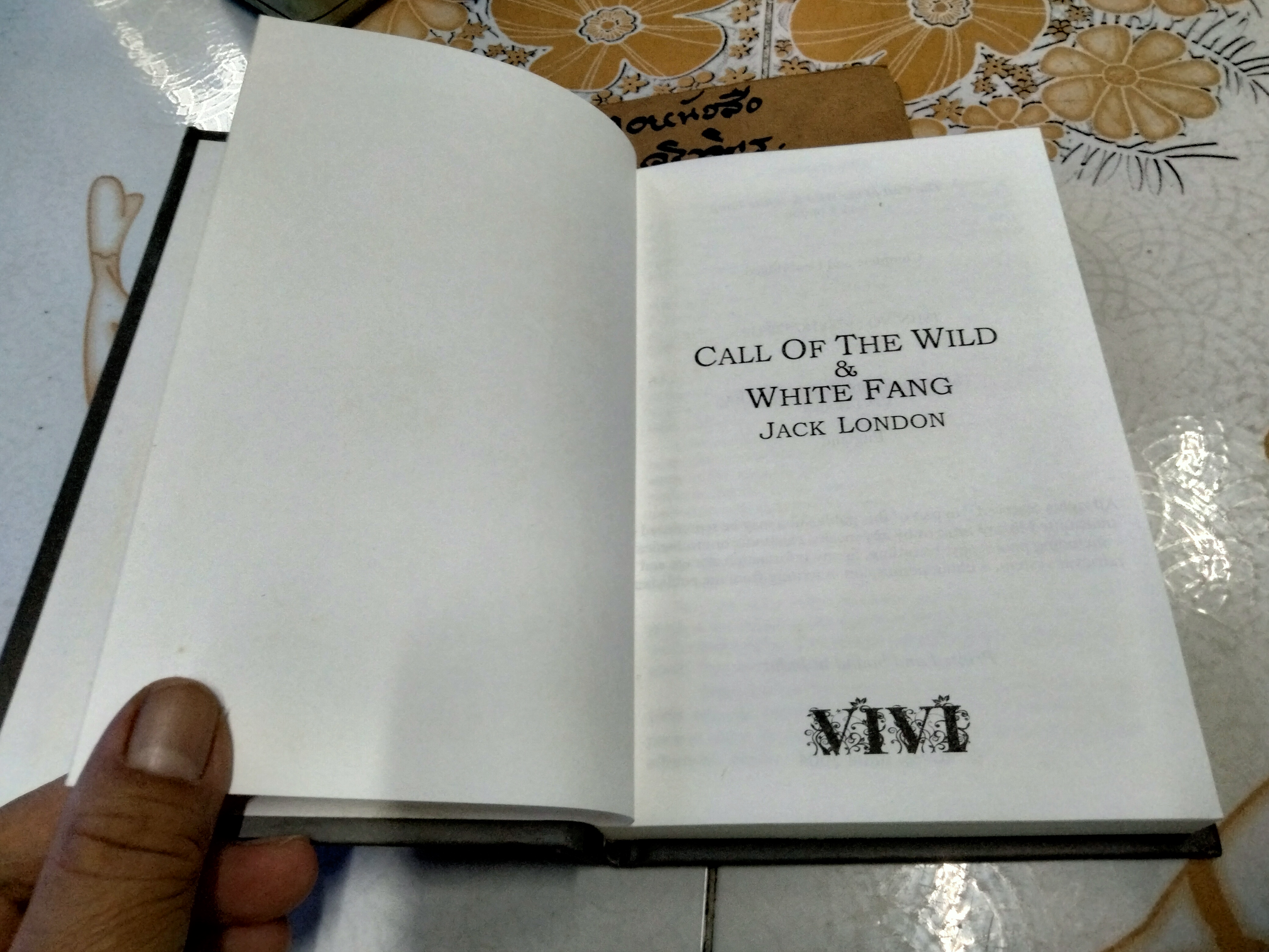Call of the Wild & White Fang by Jack London . vivi books 2004 ,